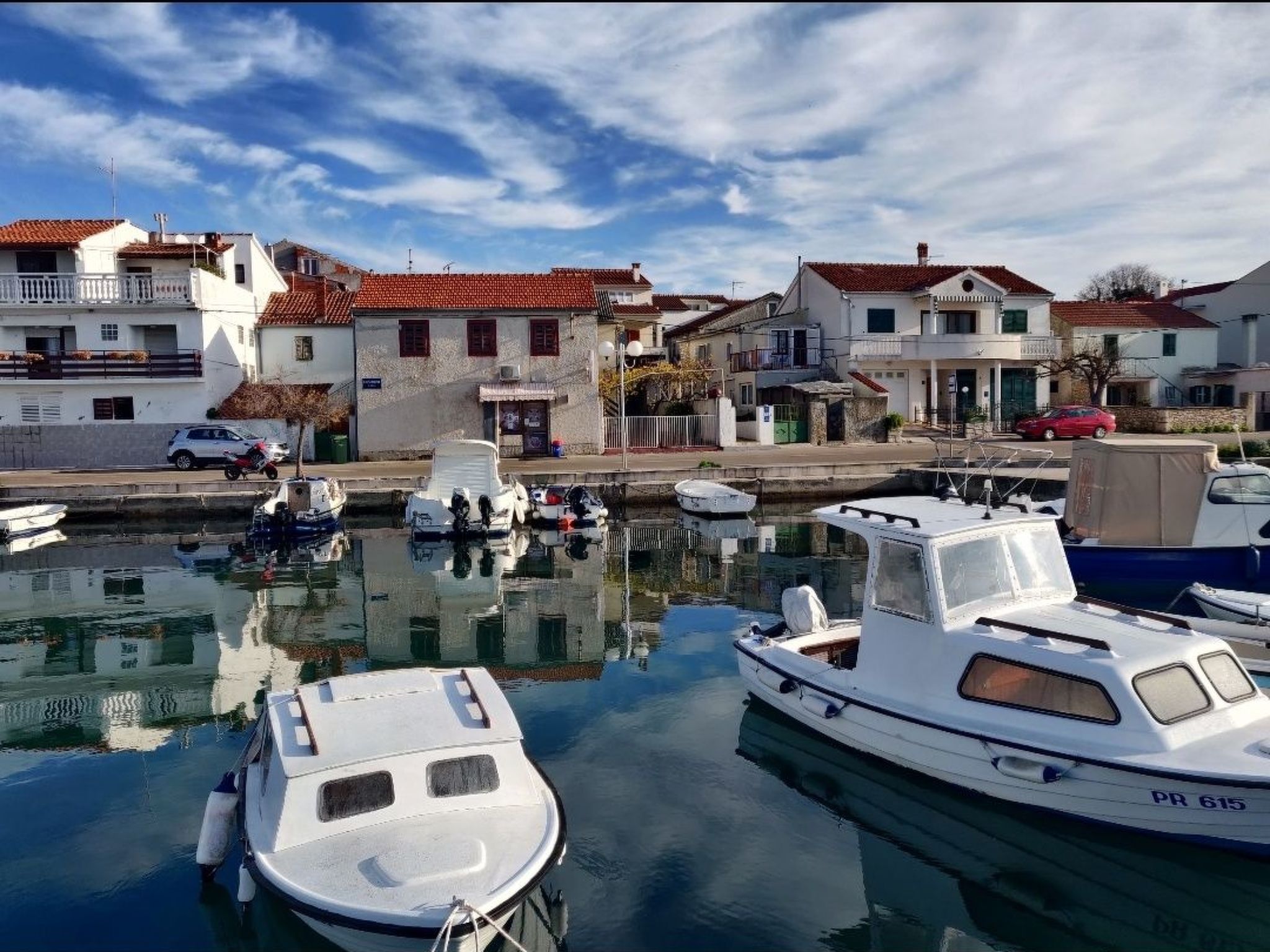Große Ferienwohnung in Zadar mit Privatem Balkon-Binnen