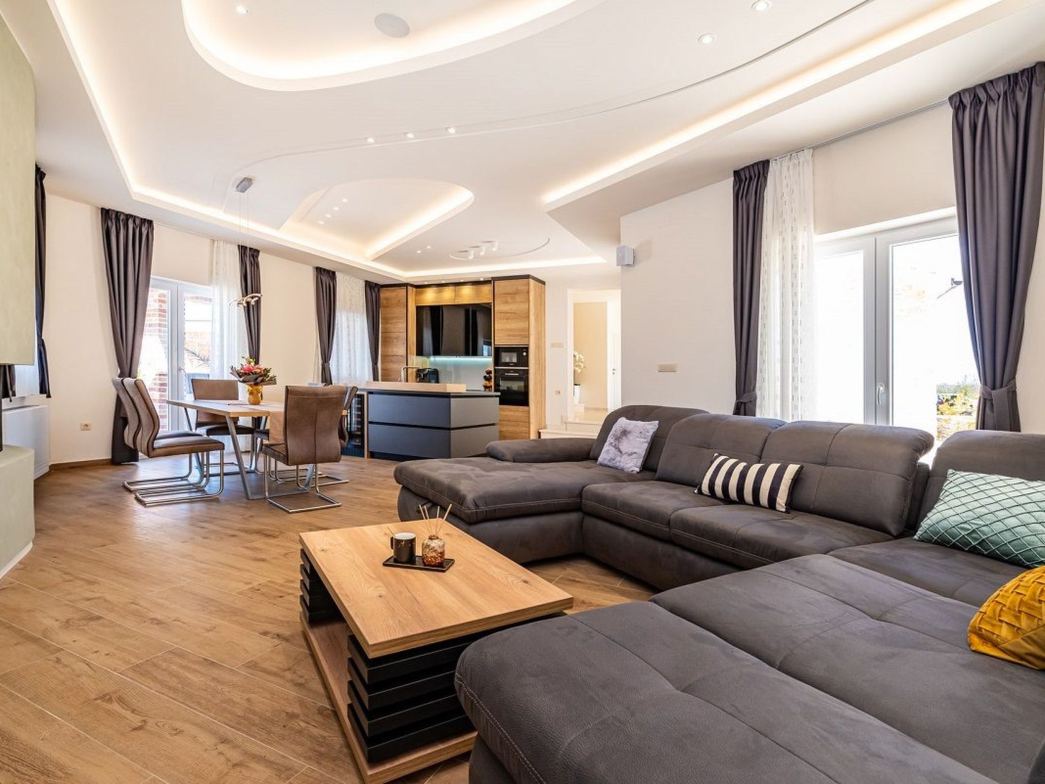 Dalmatinische Villa "Bocagnazzo" mit Pool-Drinnen