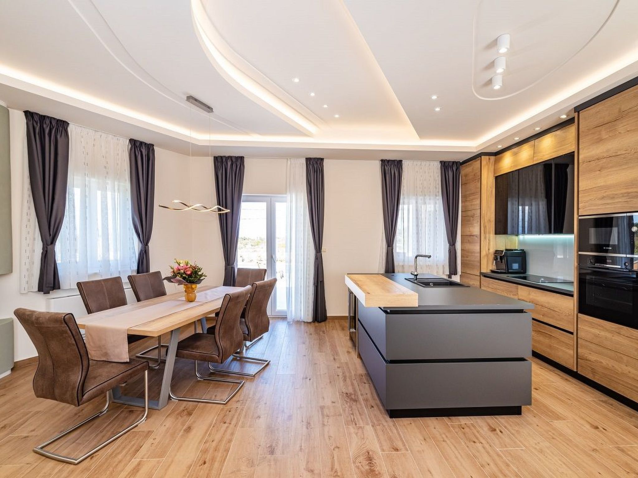 Dalmatinische Villa "Bocagnazzo" mit Pool-Drinnen