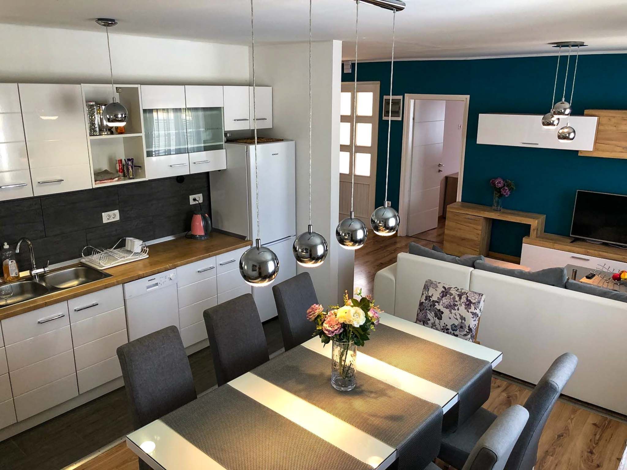 "Villa Franov" mit privatem Pool-Drinnen