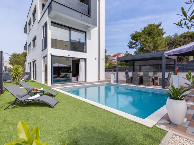 6-persoons vakantiehuis met privézwembad in Bibinje bij Zadar in Bibinje