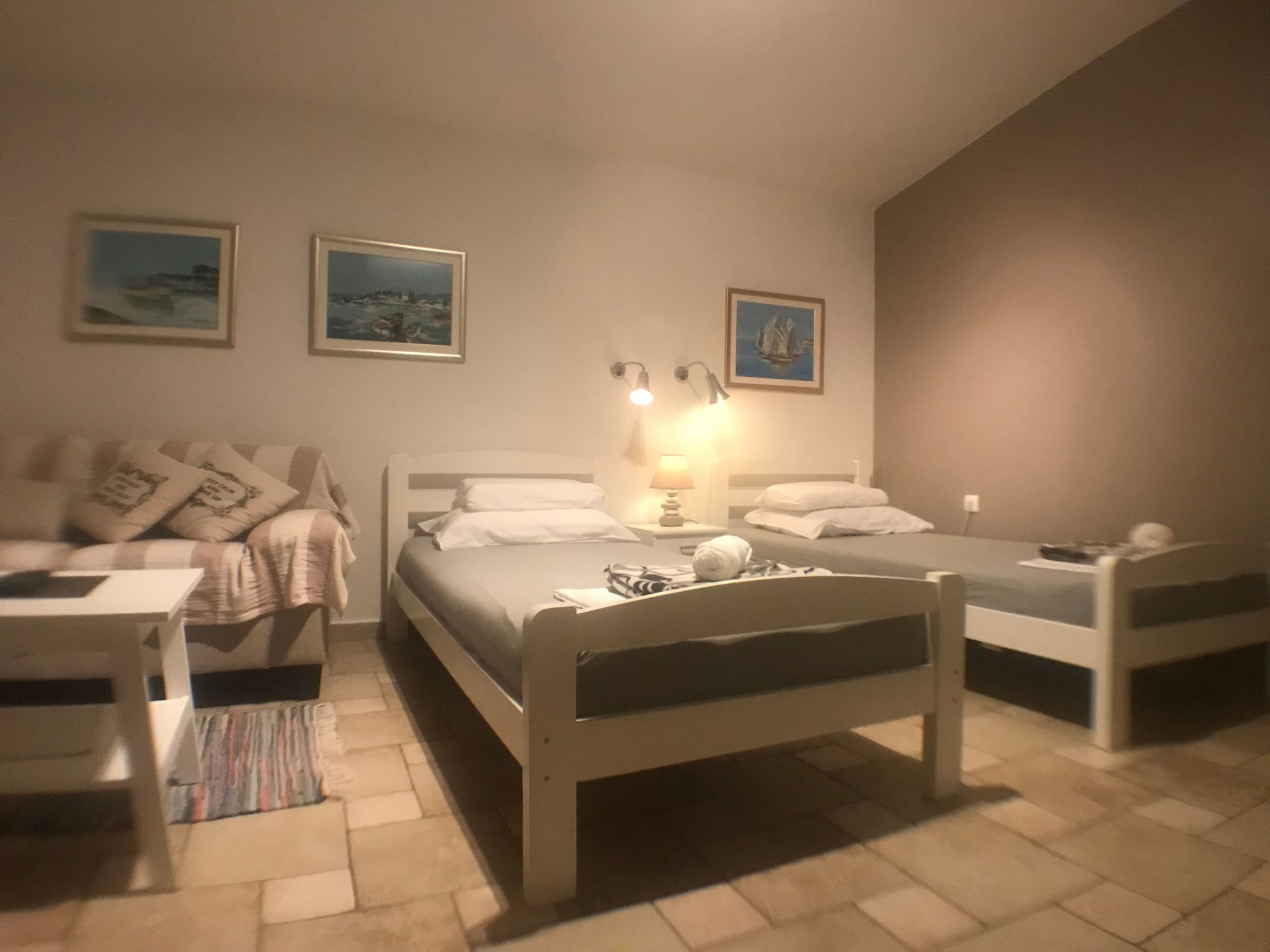 Strandnahes Haus Lolinka mit schattiger Terrasse-Image-tags.info