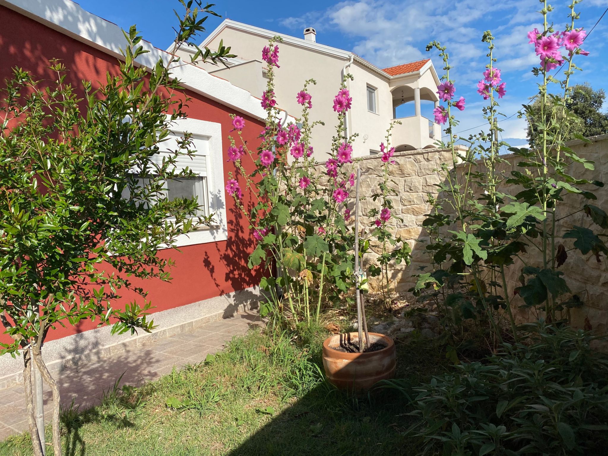 Strandnahes Haus Lolinka mit schattiger Terrasse-Image-tags.info