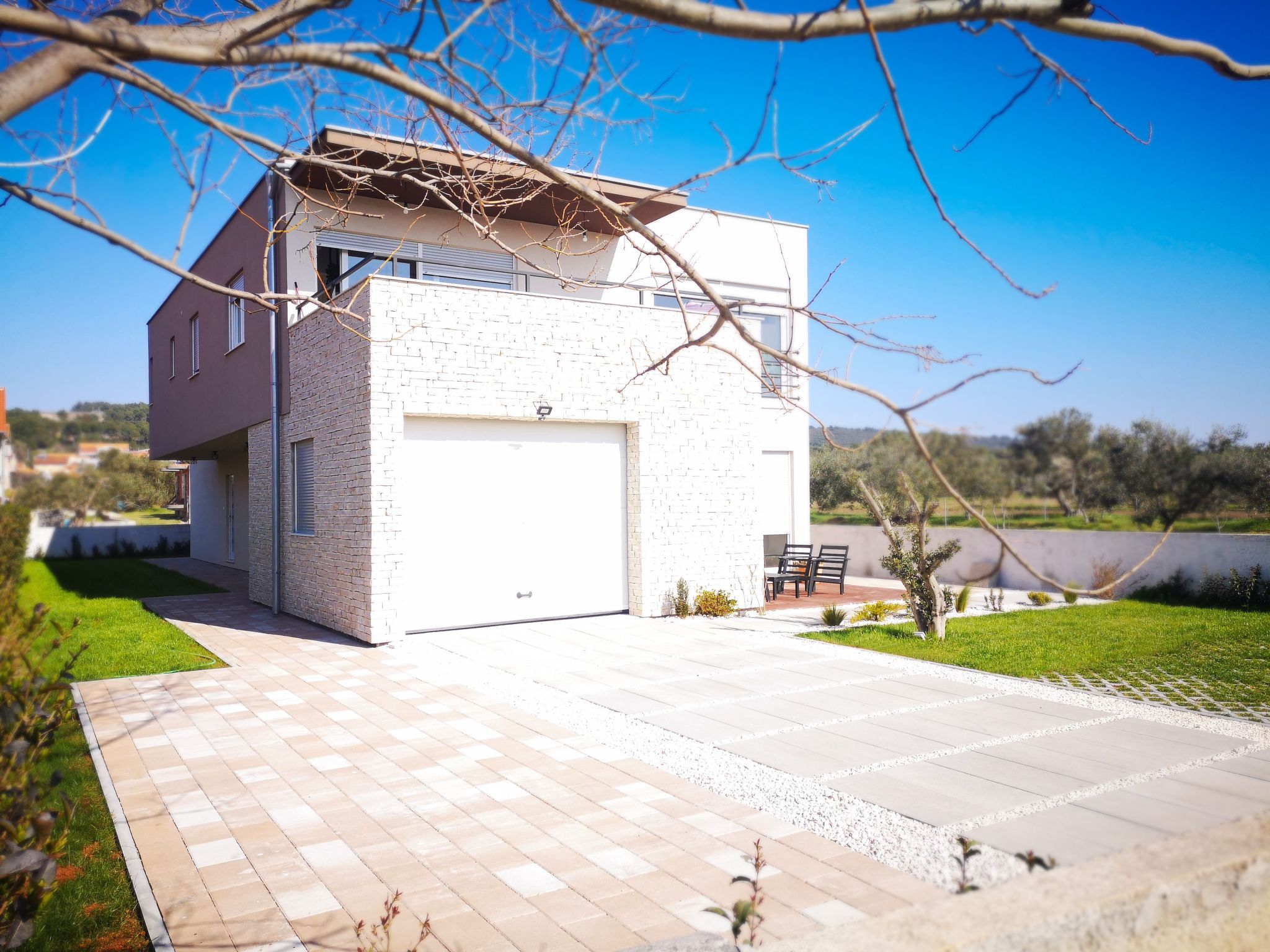 Große Wohnung in Bibinje mit Möblierter Terrasse