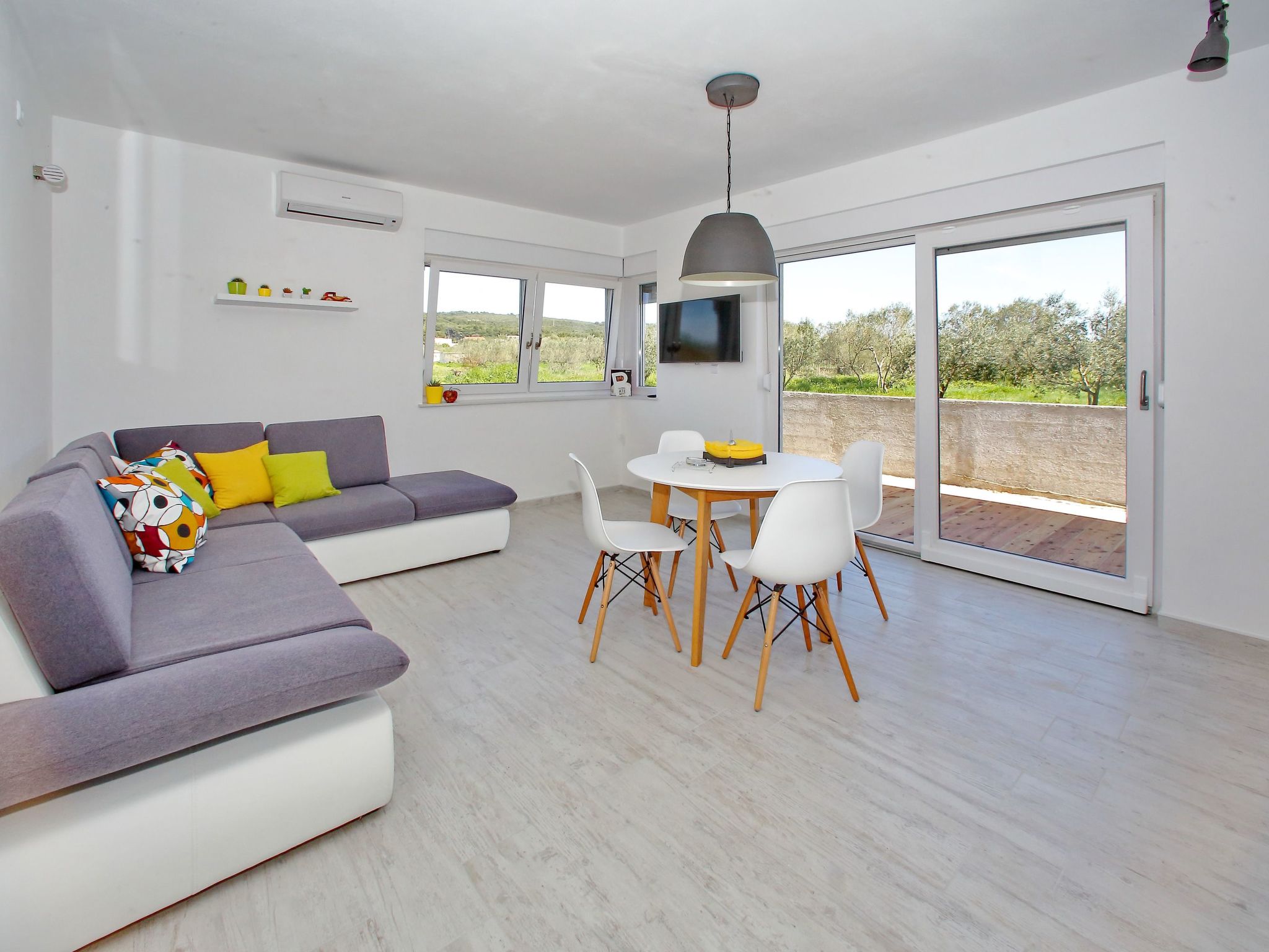 Große Wohnung in Bibinje mit Möblierter Terrasse-Inside