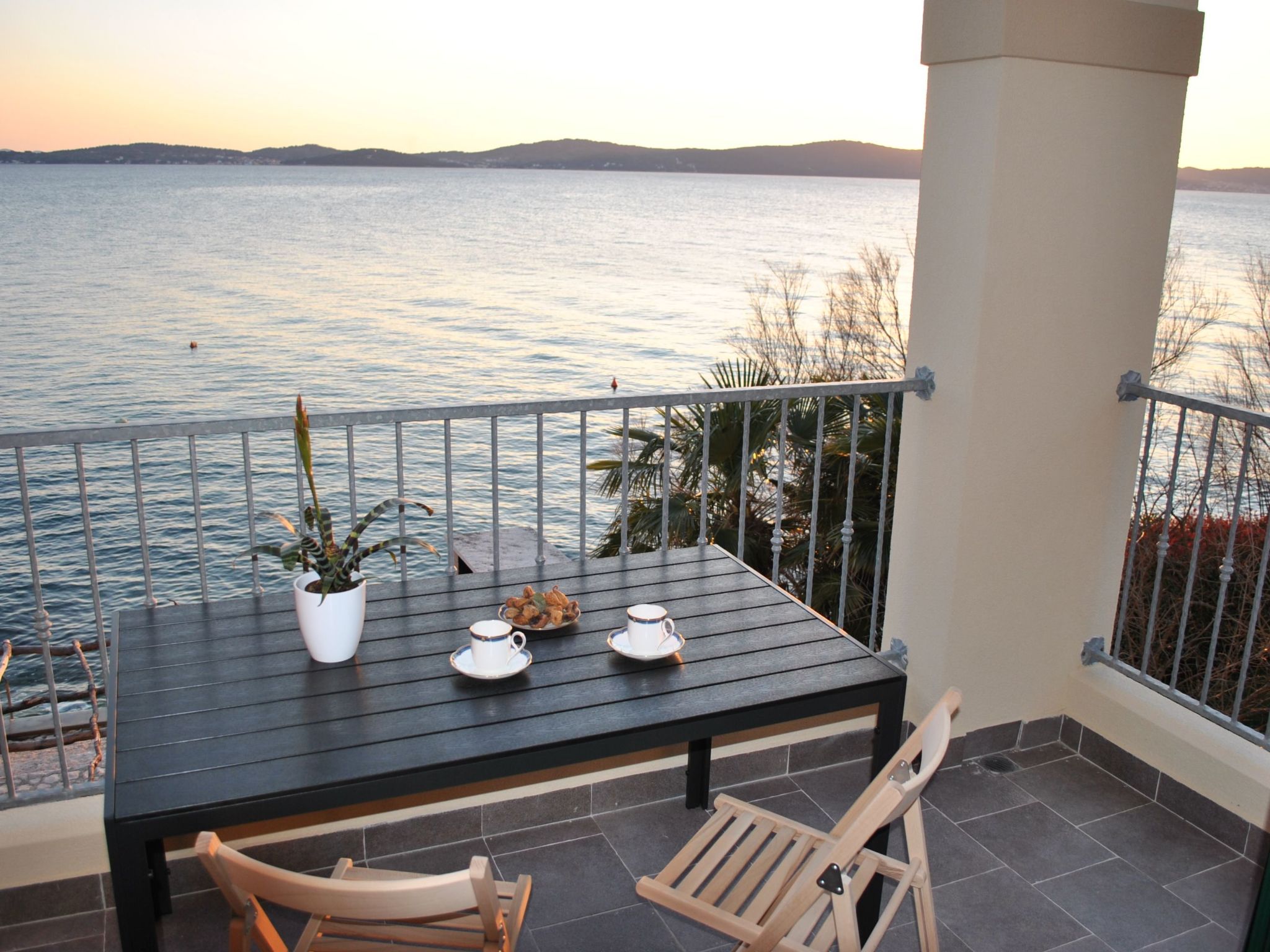 Apartment Cinthija mit Balkon direkt am Strand-Binnen