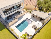 Villa Niksun: Luxe vrijstaande villa aan het strand in Bibinje, vlakbij Zadar - thumbnail 2