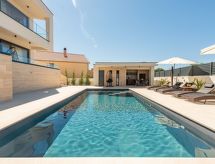 Villa Niksun: Luxe vrijstaande villa aan het strand in Bibinje, vlakbij Zadar - thumbnail 4
