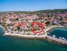 "Nani" mit Blick auf das Wasser