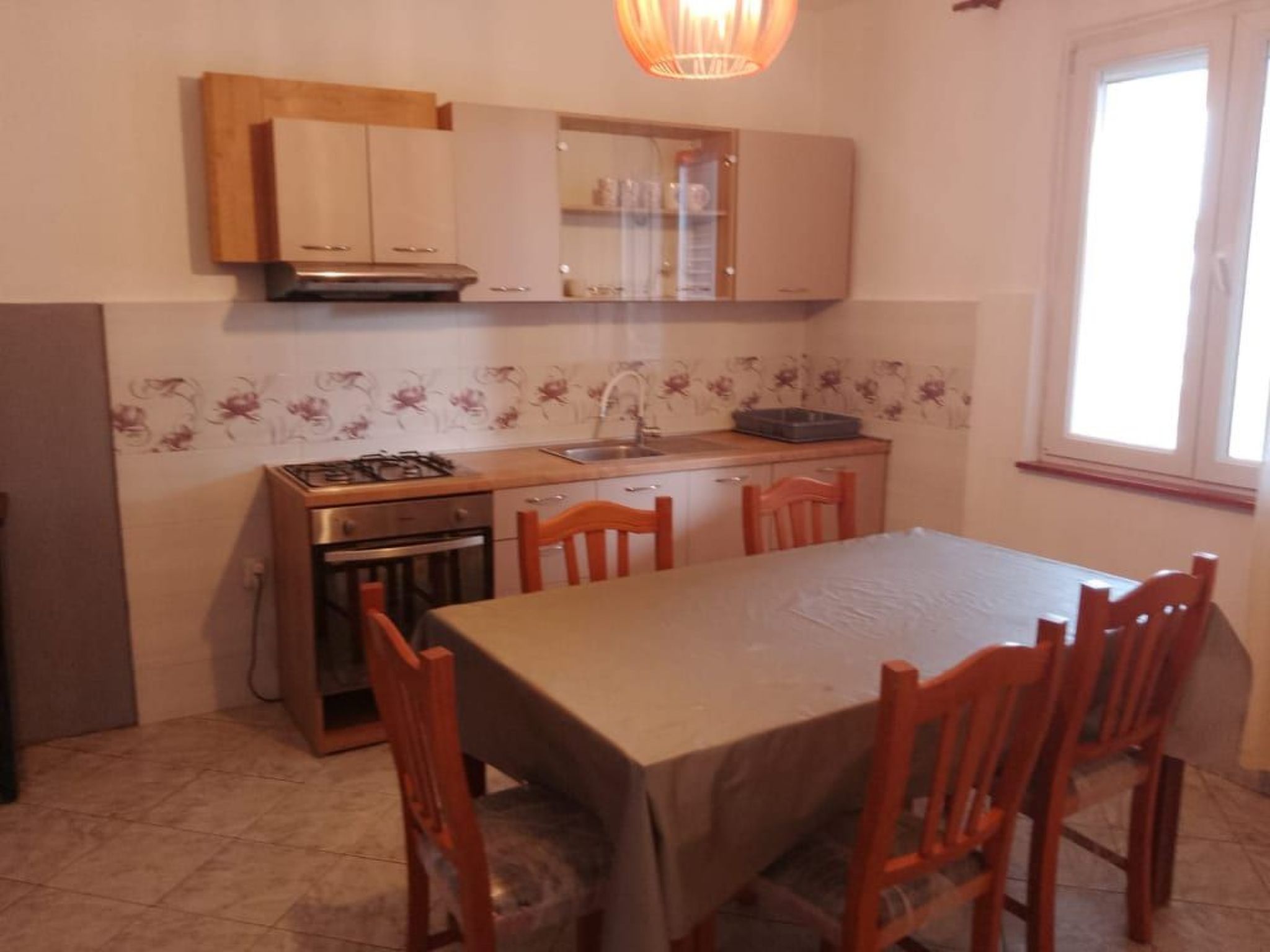 "Nani" mit Blick auf das Wasser-Image-tags.info