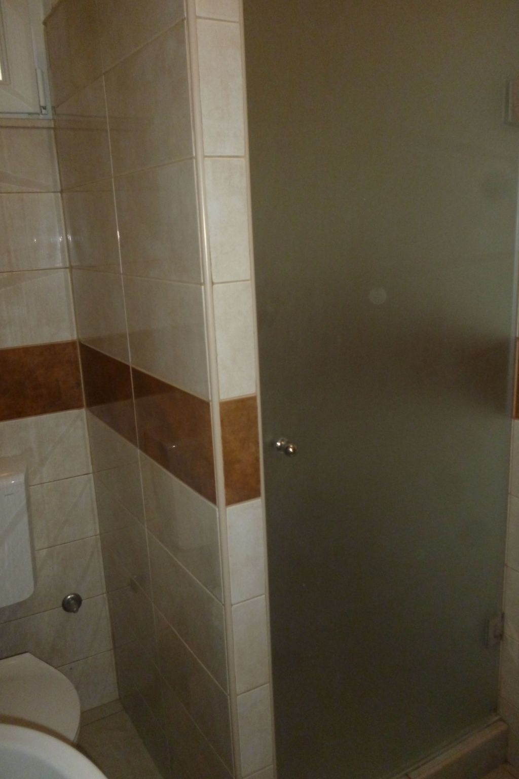 "Nani" mit Blick auf das Wasser-Image-tags.info