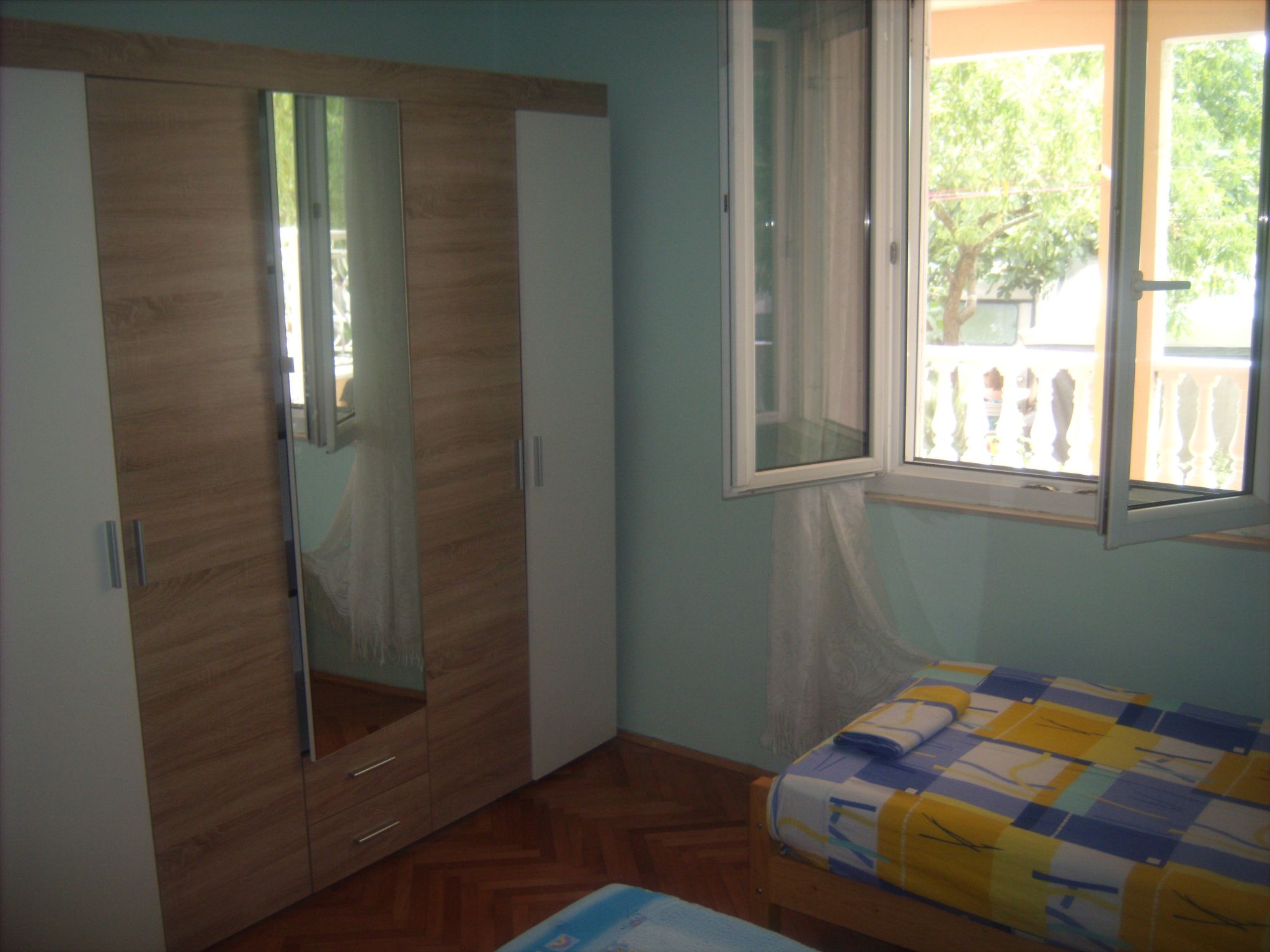 "Nani" mit Blick auf das Wasser-Image-tags.info