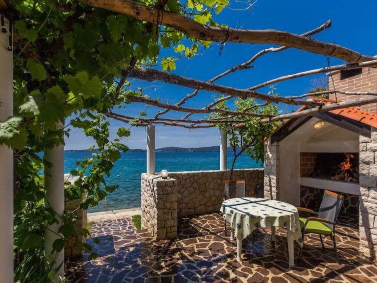 Studio-apartment "Nives" Mit Blick Auf Das Wasser - Bibinje