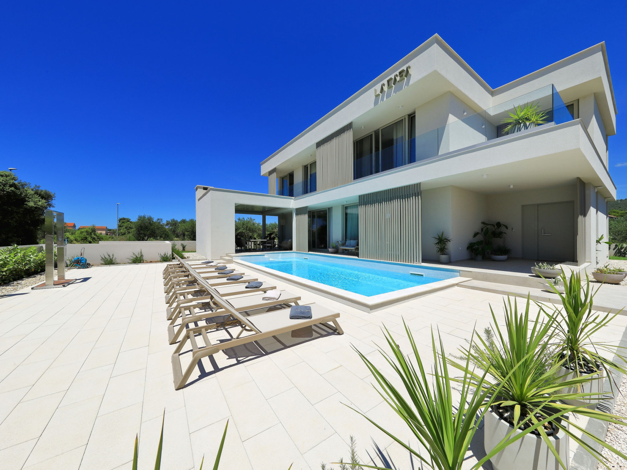 5* Luxury villa La Casa with heated pool and sauna - Buiten