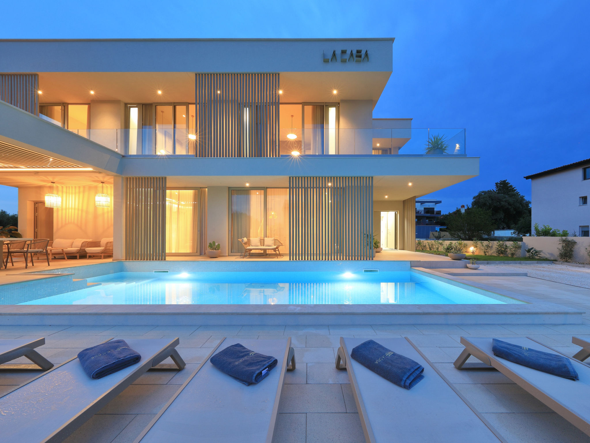 5* Luxury villa La Casa with heated pool and sauna - Buiten