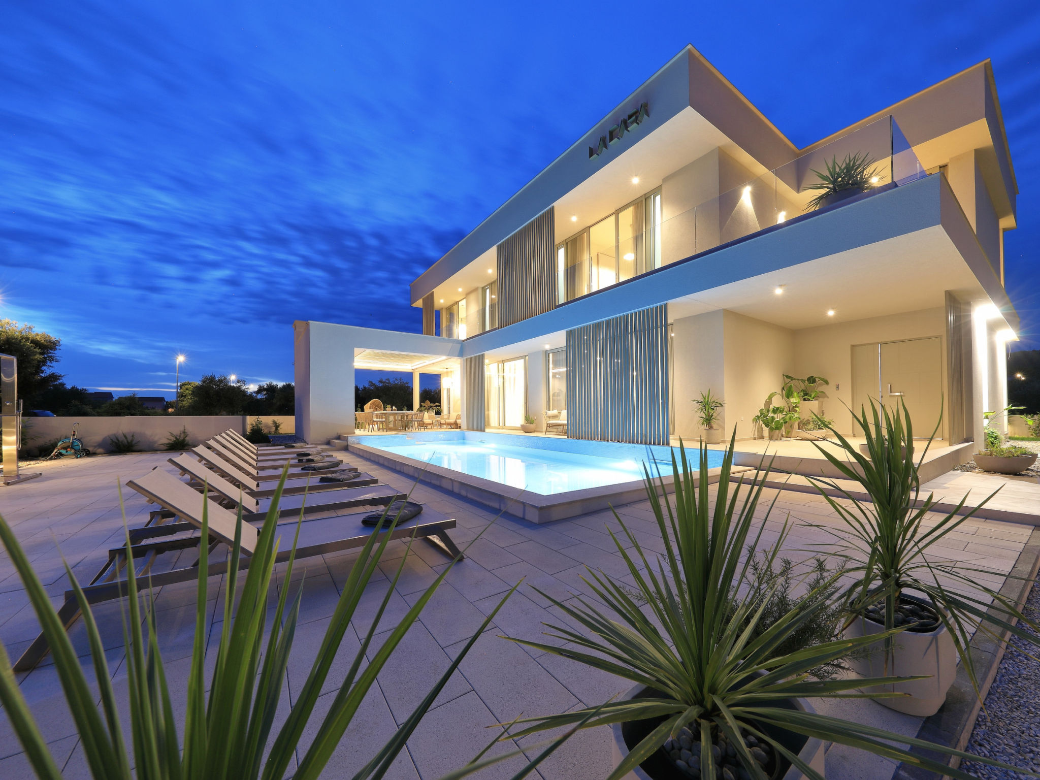 5* Luxury villa La Casa with heated pool and sauna - Buiten