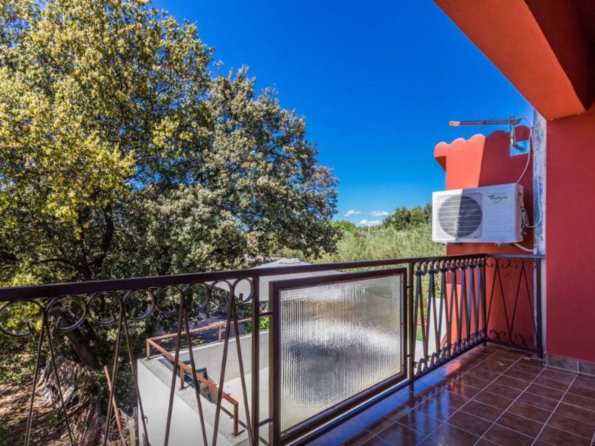 Photo of Sonnige Wohnung in Bibinje mit privatem Parkplatz