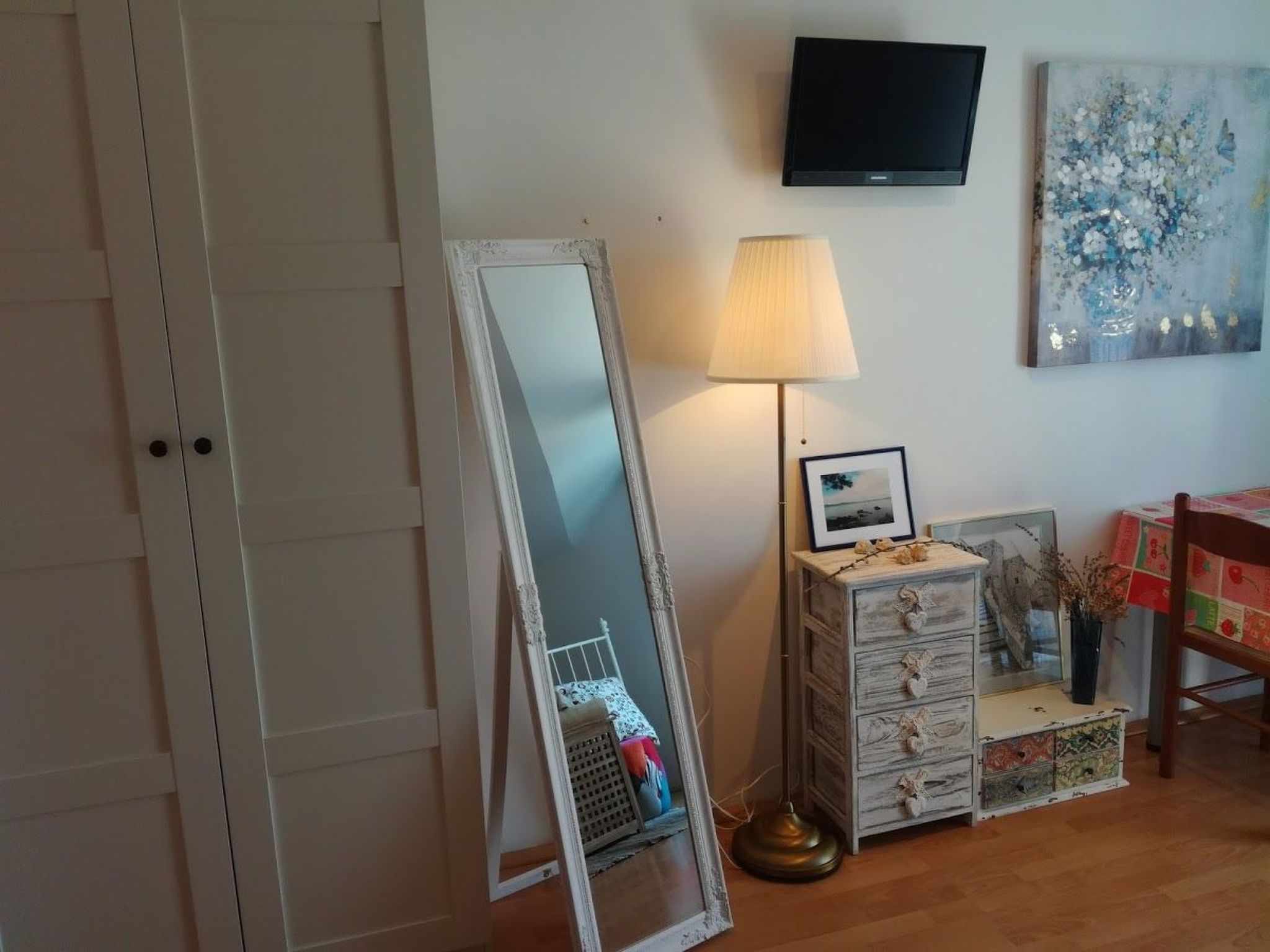 Studio-Apartment mit Balkon und Meerblick-Image-tags.info