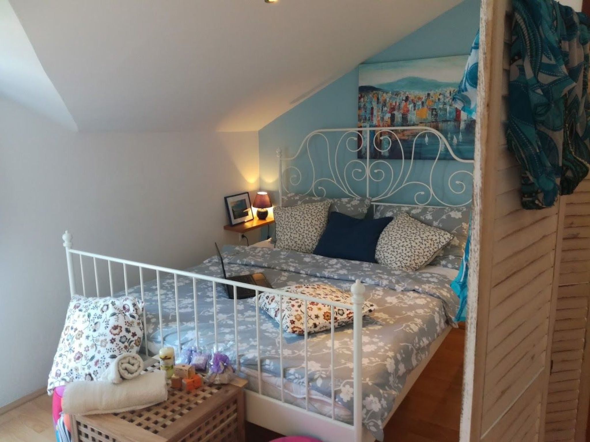 Studio-Apartment mit Balkon und Meerblick-Image-tags.info