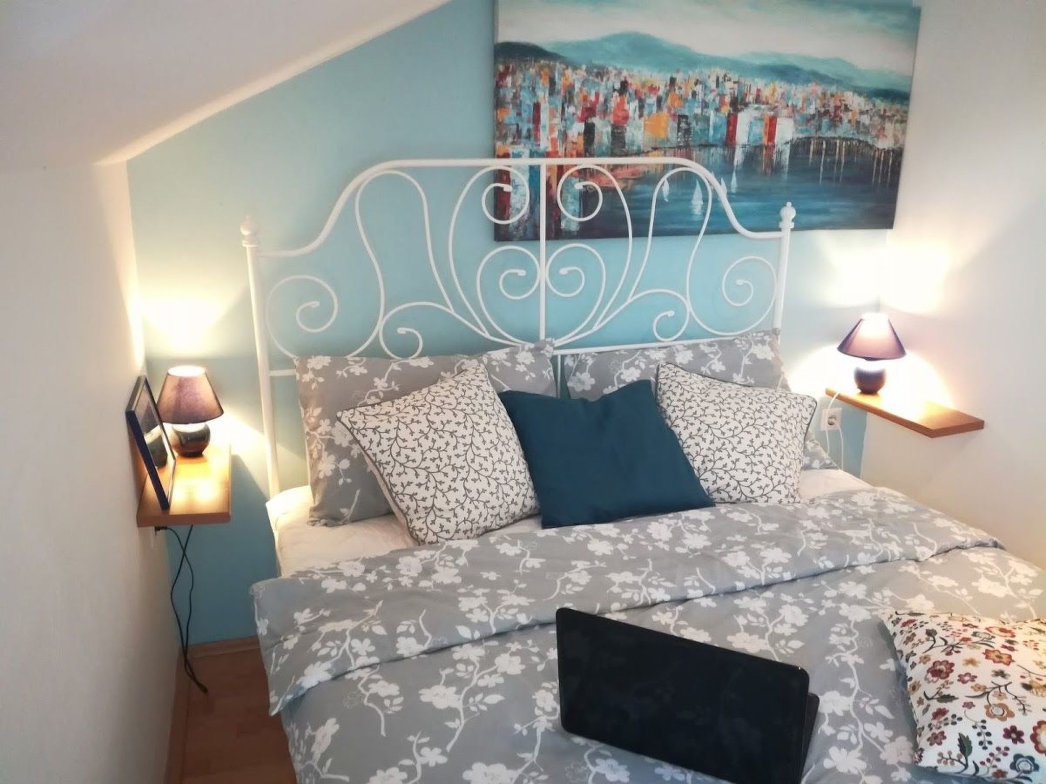 Studio-Apartment mit Balkon und Meerblick-Image-tags.info