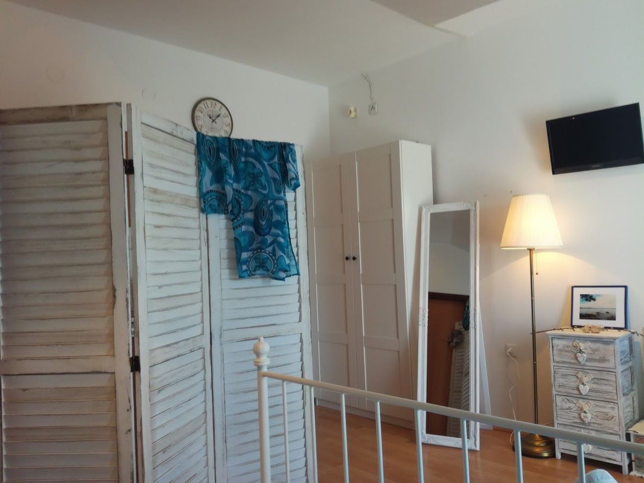 Studio-Apartment mit Balkon und Meerblick-Image-tags.info