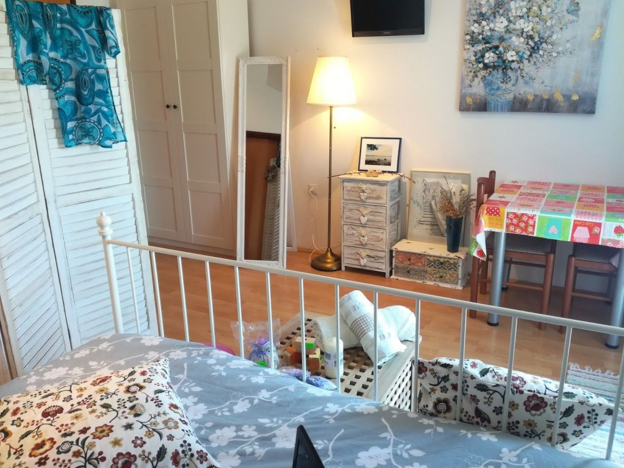 Studio-Apartment mit Balkon und Meerblick-Image-tags.info