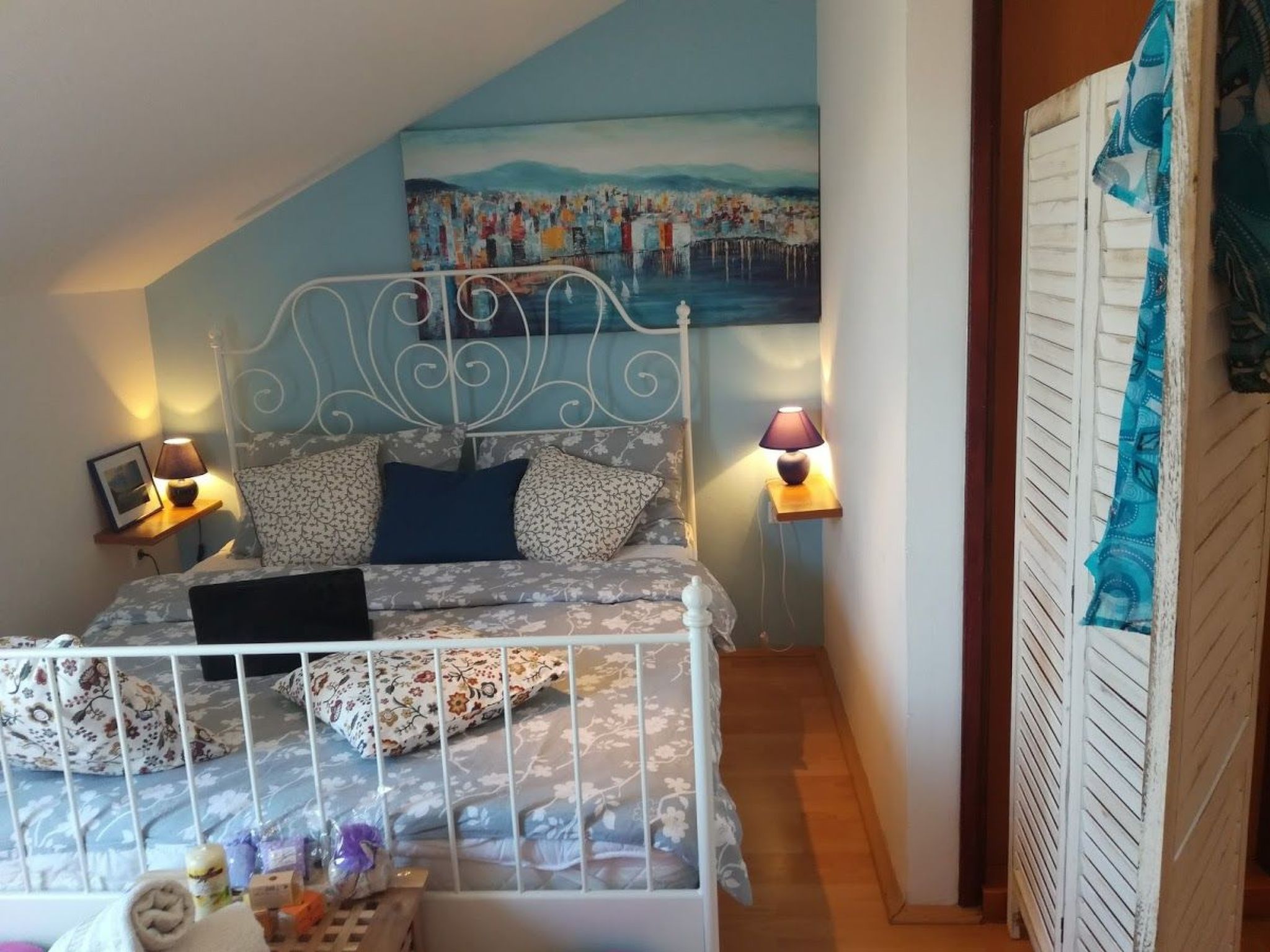 Studio-Apartment mit Balkon und Meerblick-Image-tags.info