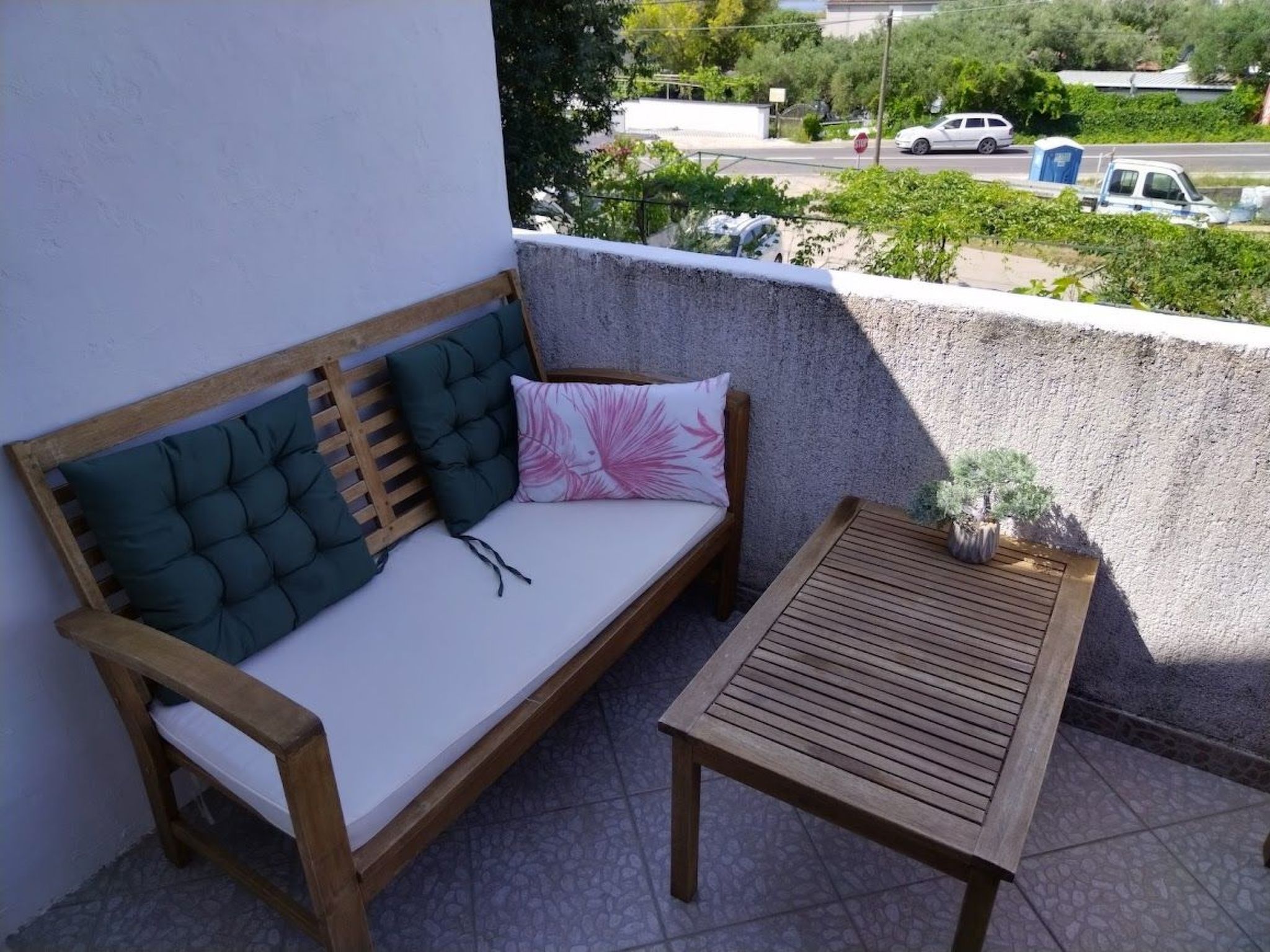 Studio-Apartment mit Balkon und Meerblick-Image-tags.info