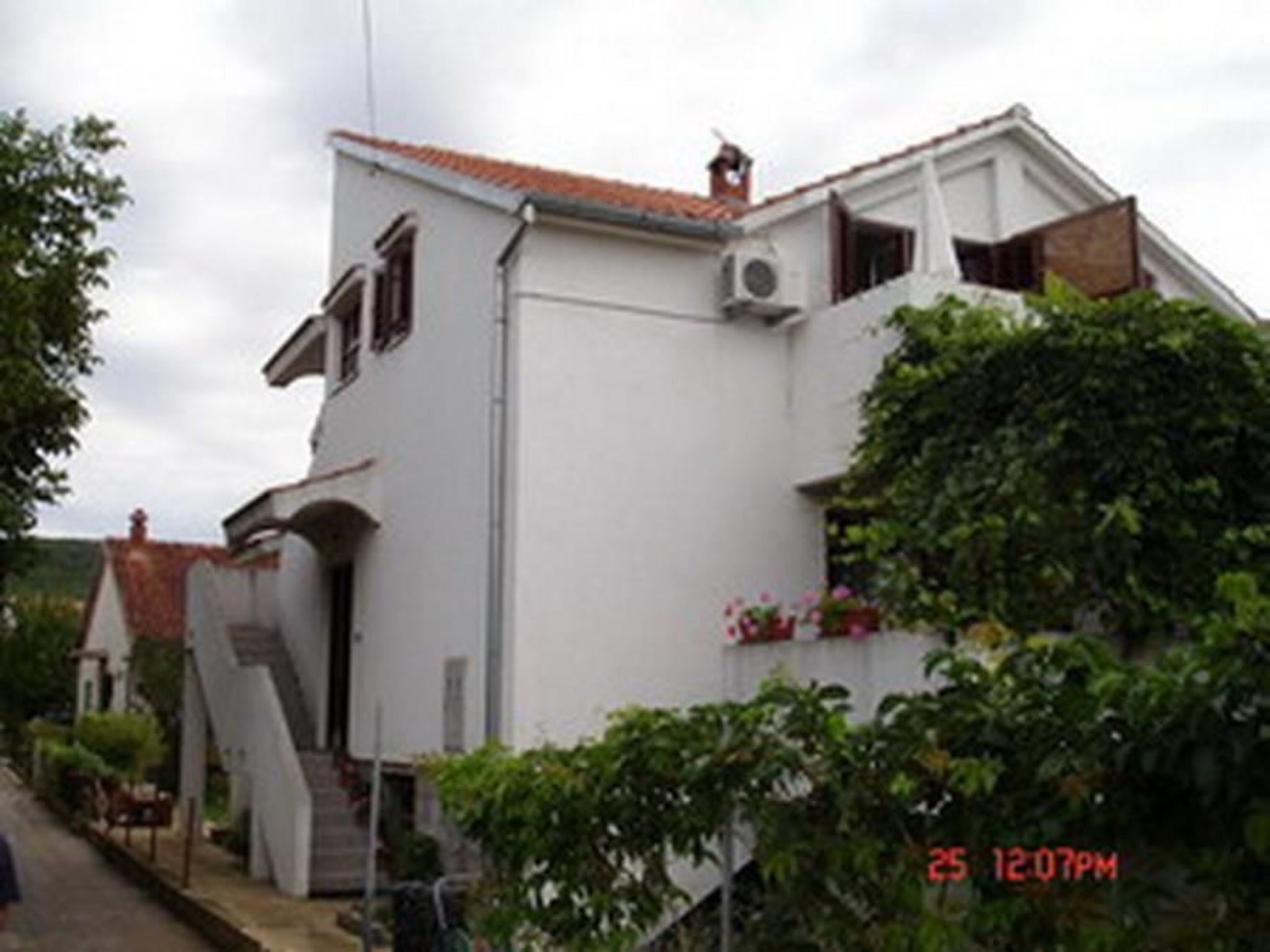 Studio-Apartment mit Balkon und Meerblick-Image-tags.info