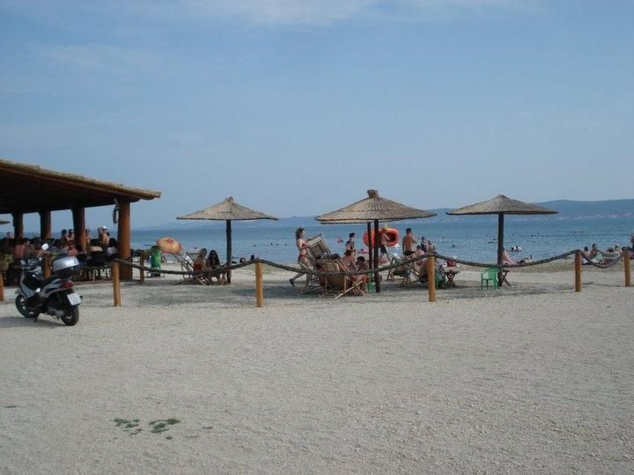 Studio-Apartment mit Balkon und Meerblick-Image-tags.info