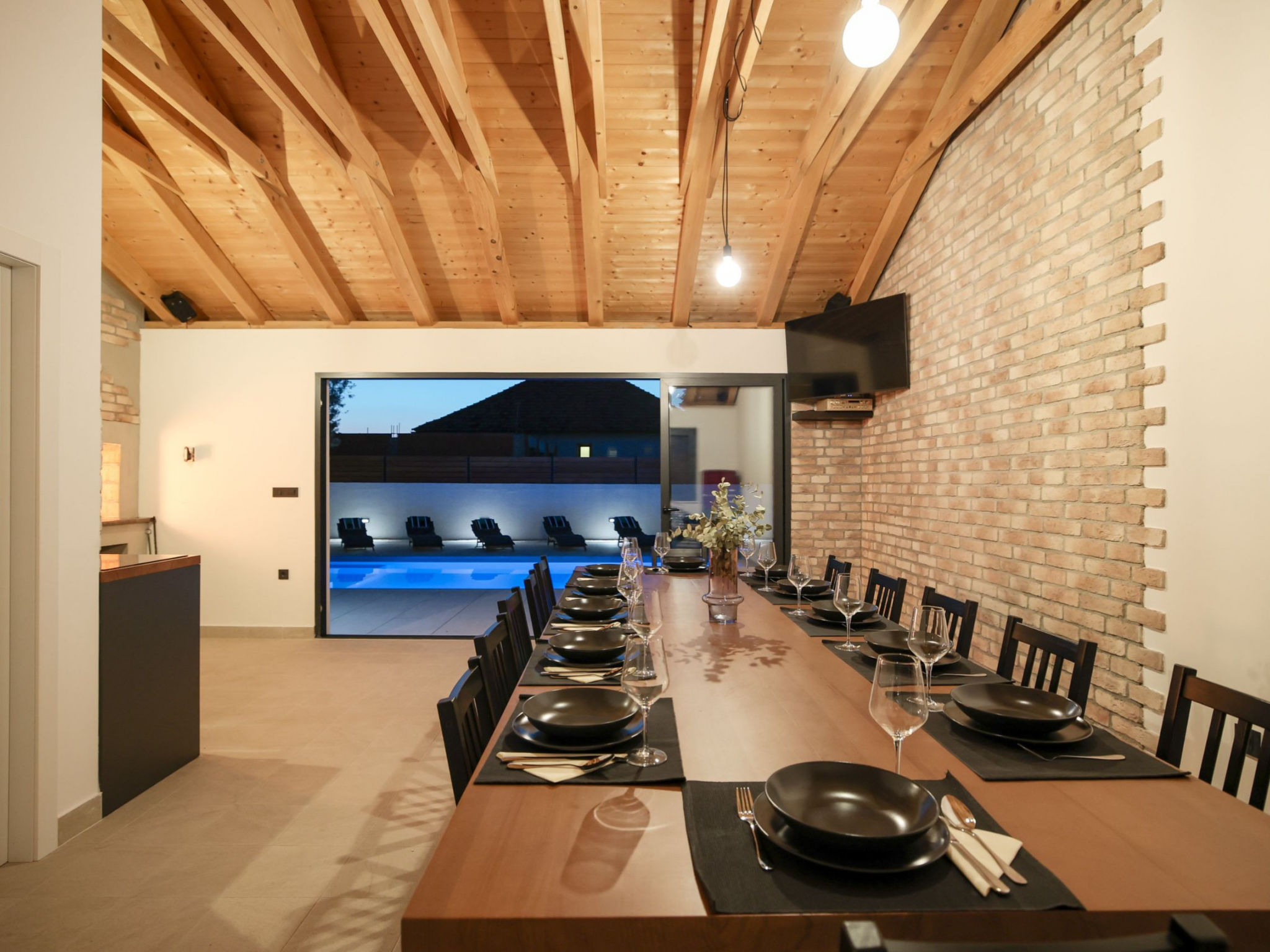 Villa Marta with heated pool and traditional taver