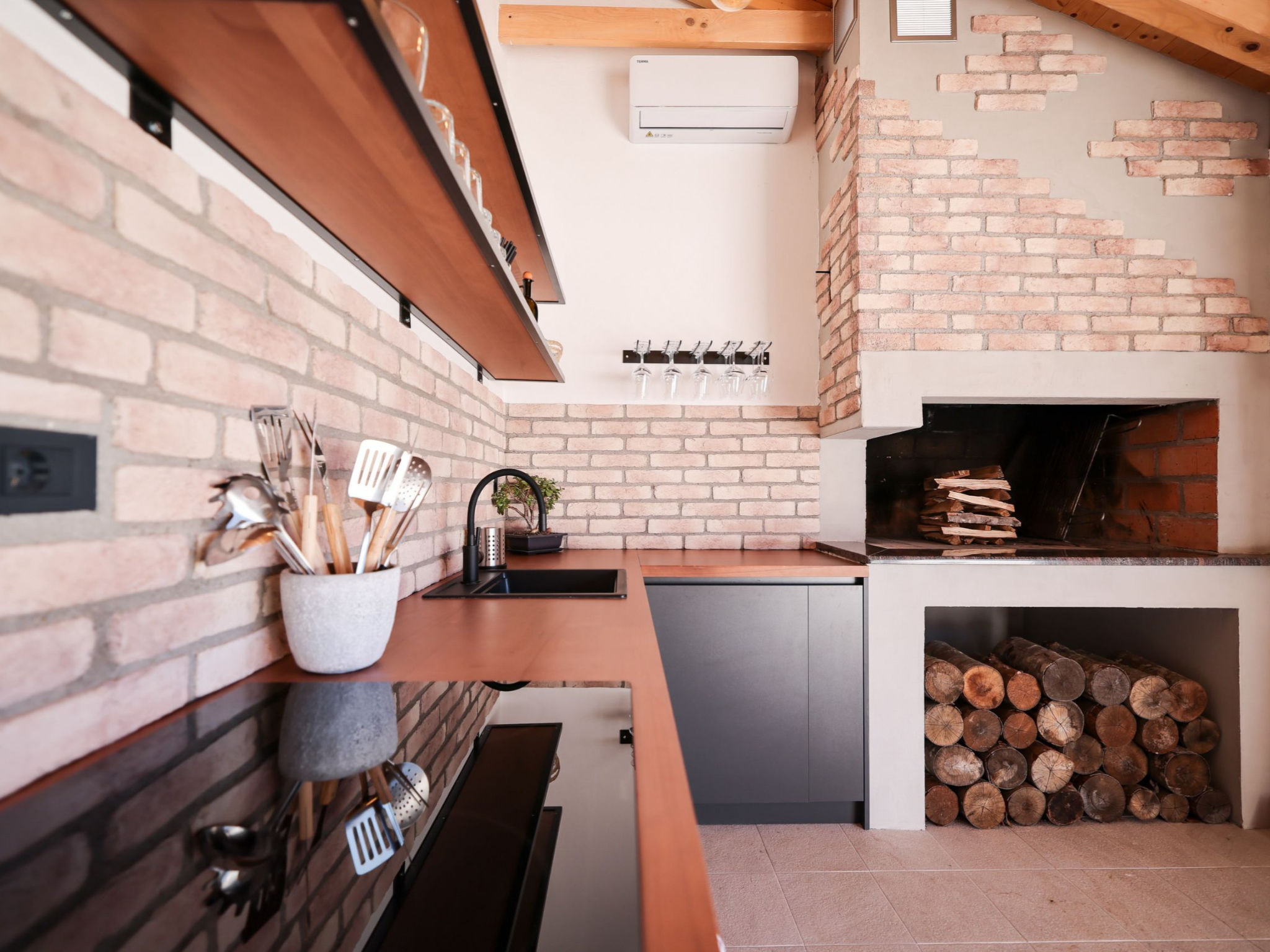  — House (5 of 60)