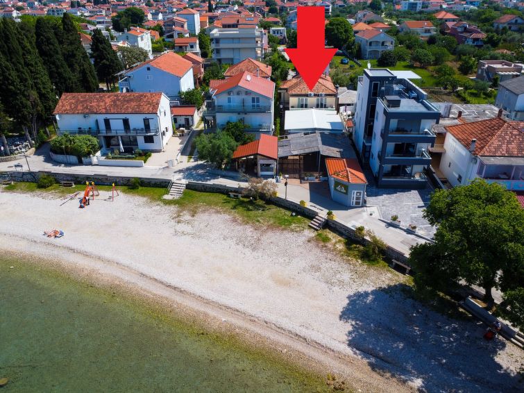 Direct aan het strand: Zonnig appartement in Sukošan in Sukošan