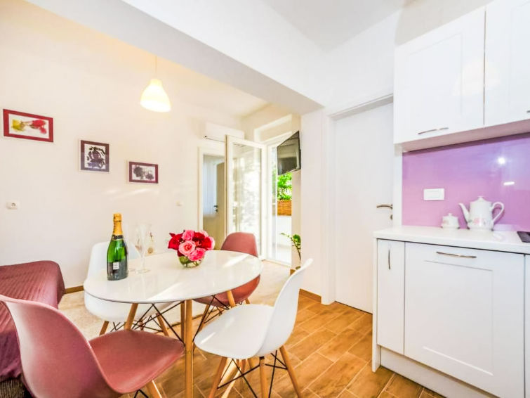 4-persoons appartement Lavander aan zee in centrum Sukošan in Sukošan
