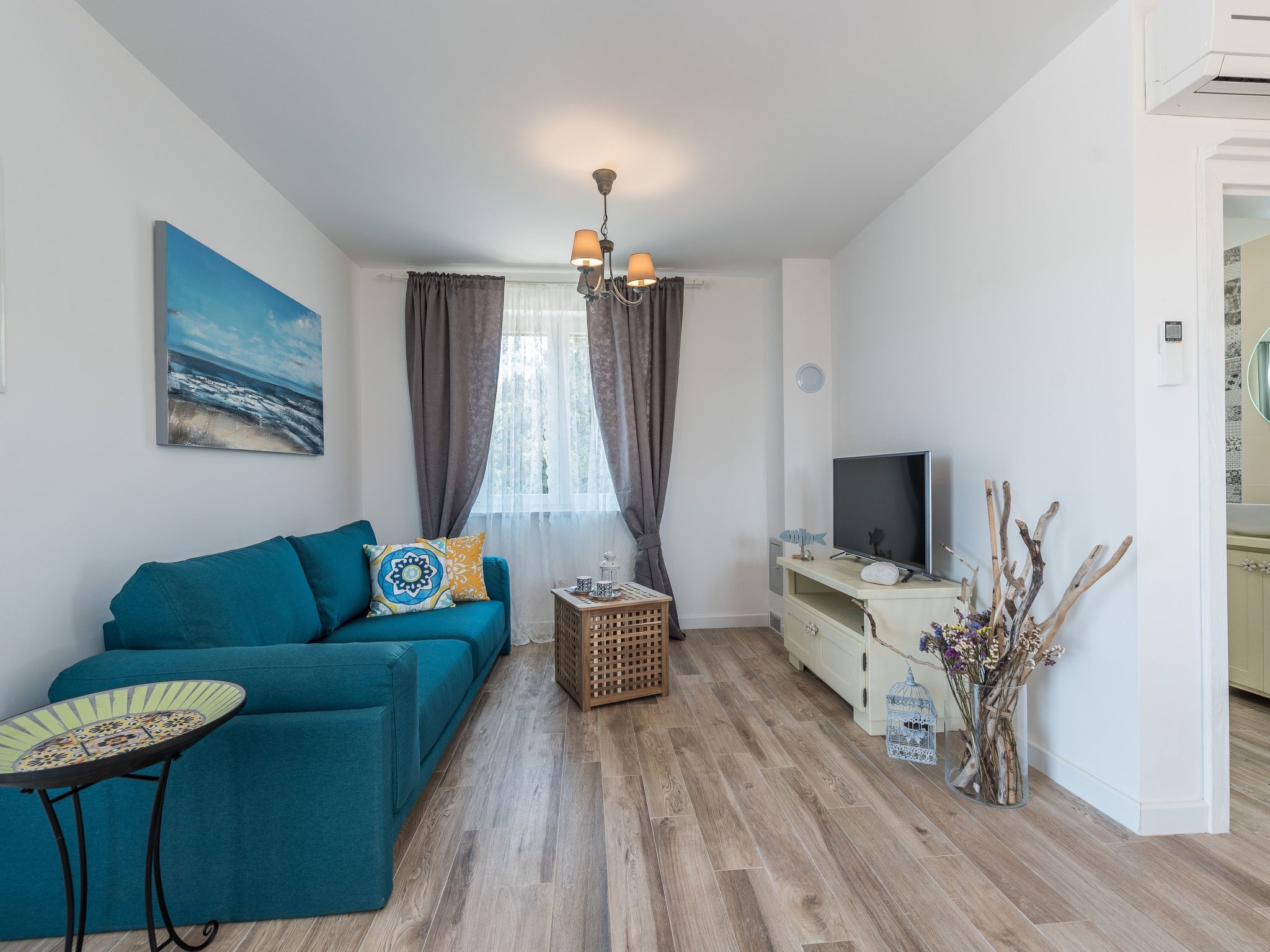 "Ena" mit Blick auf das Wasser