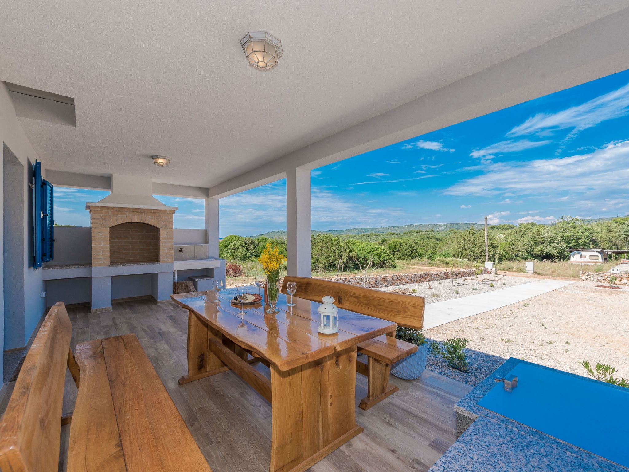 "Ena" mit Blick auf das Wasser-Draußen