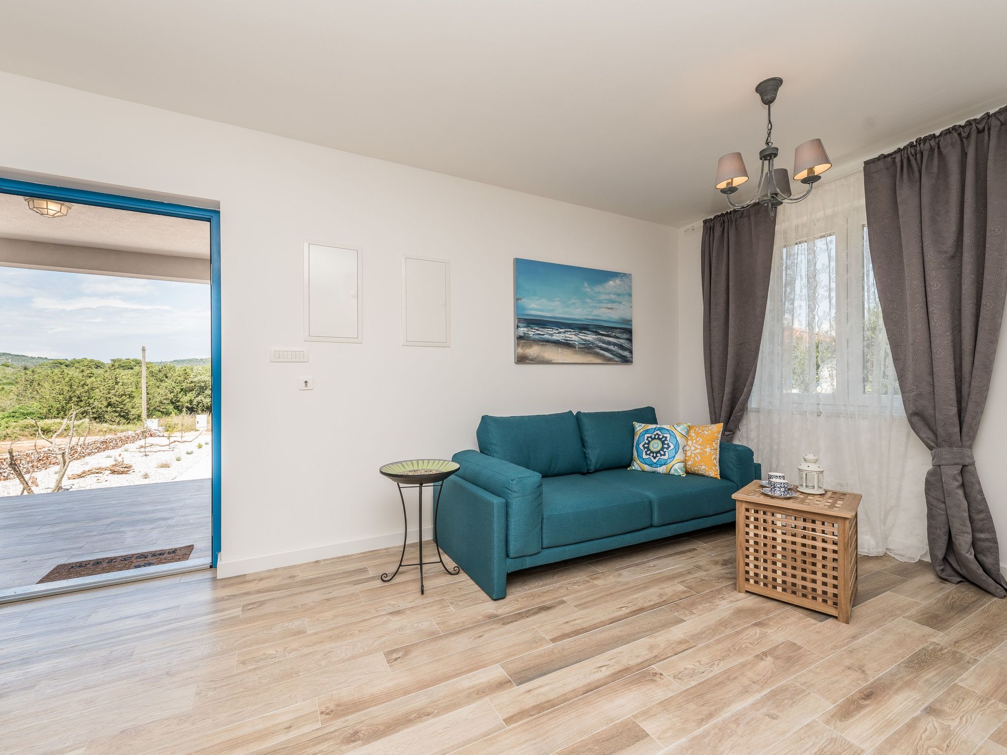 "Ena" mit Blick auf das Wasser-Drinnen