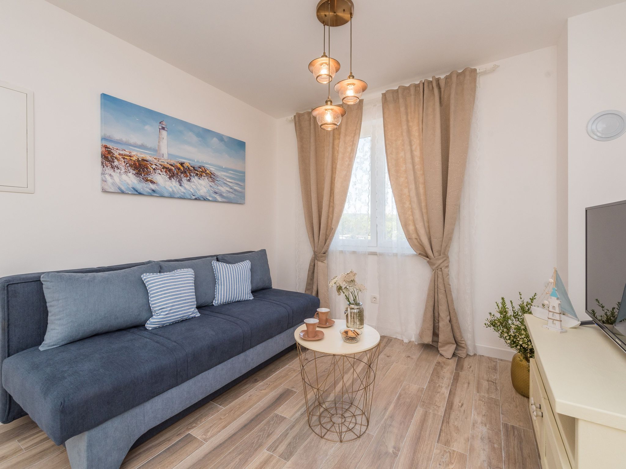 "Ivana" mit Blick auf das Wasser-Drinnen