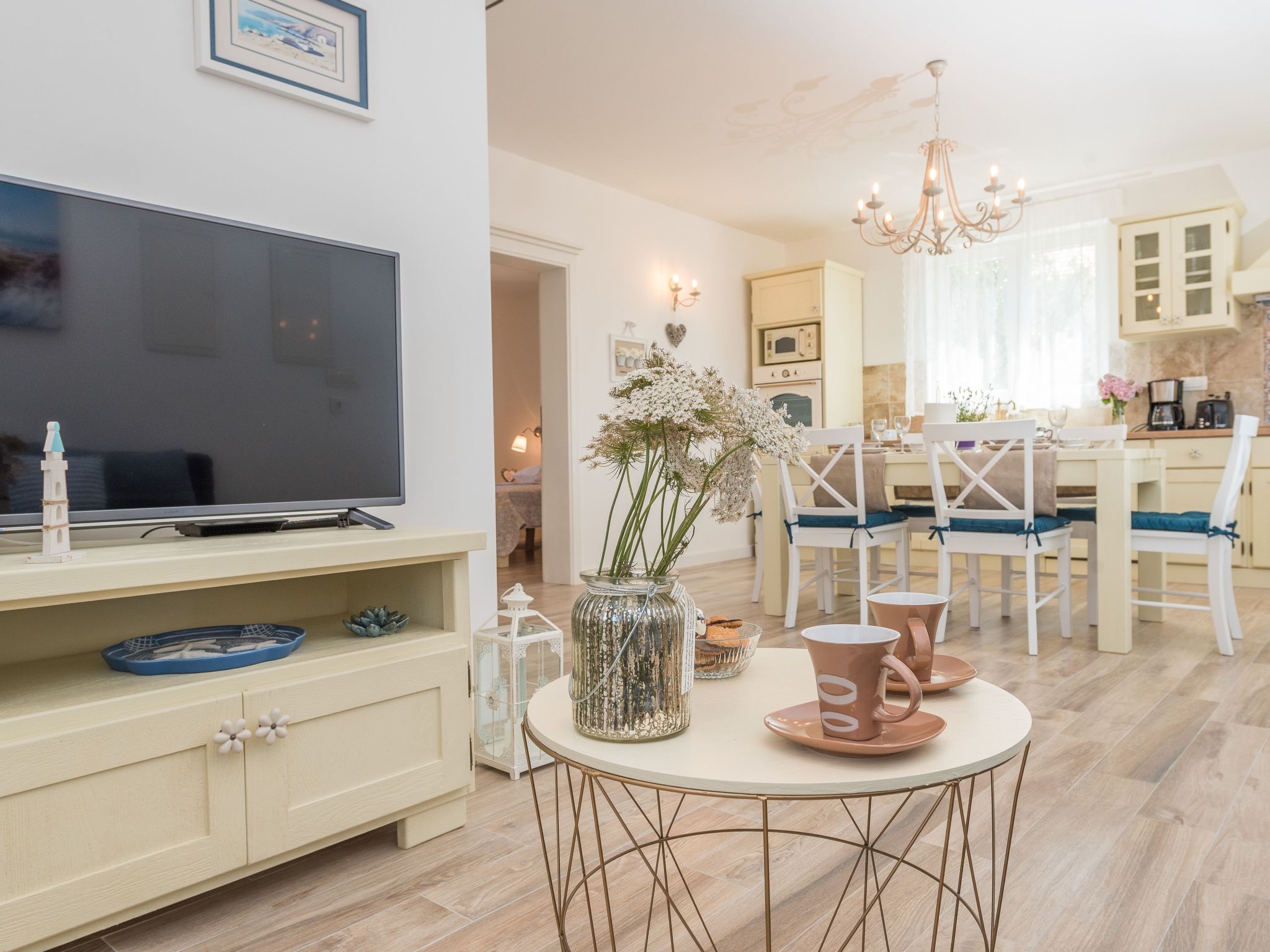 "Ivana" mit Blick auf das Wasser-Drinnen