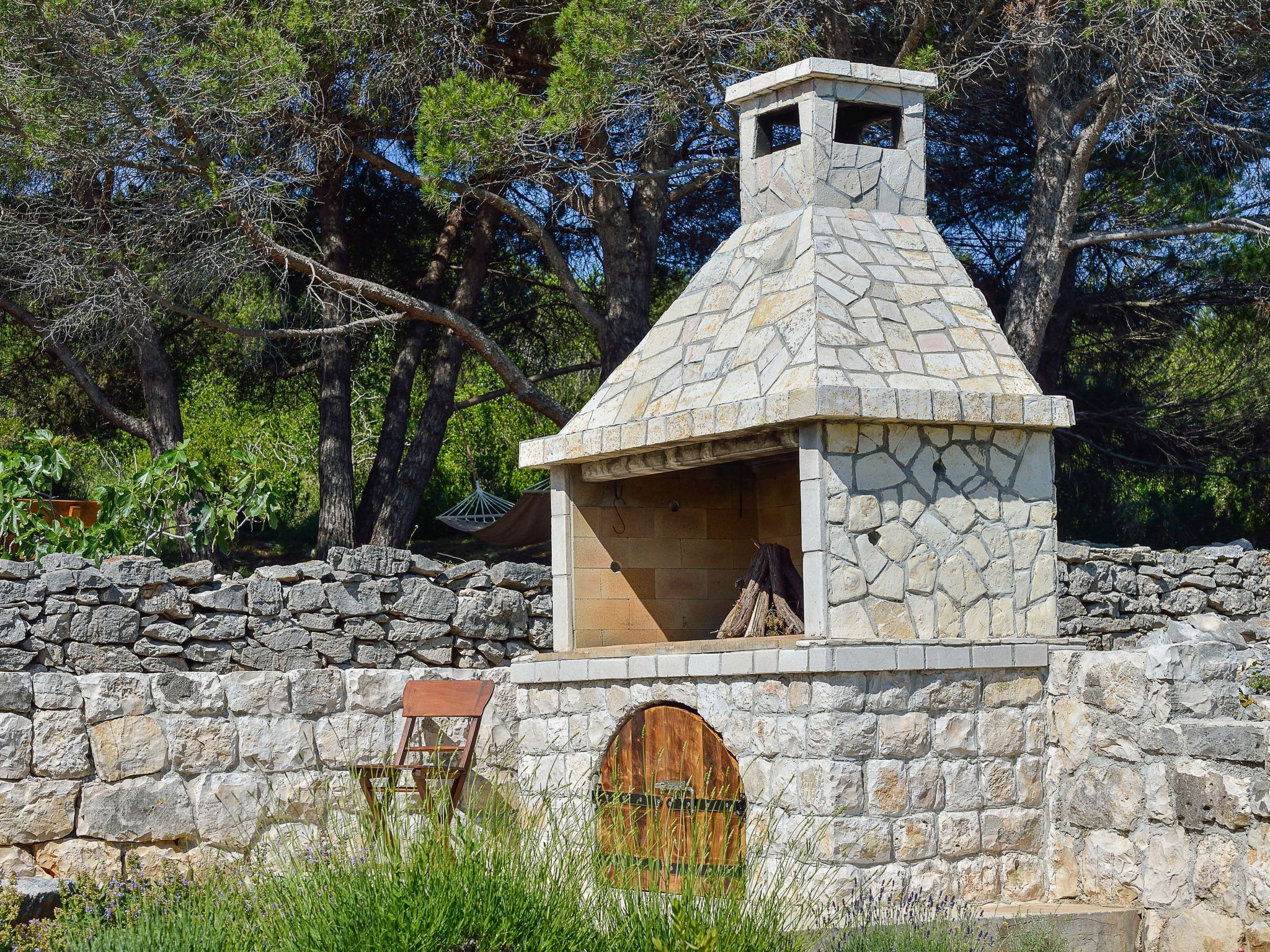 "Sakarun" mit Blick auf das Wasser-Draußen