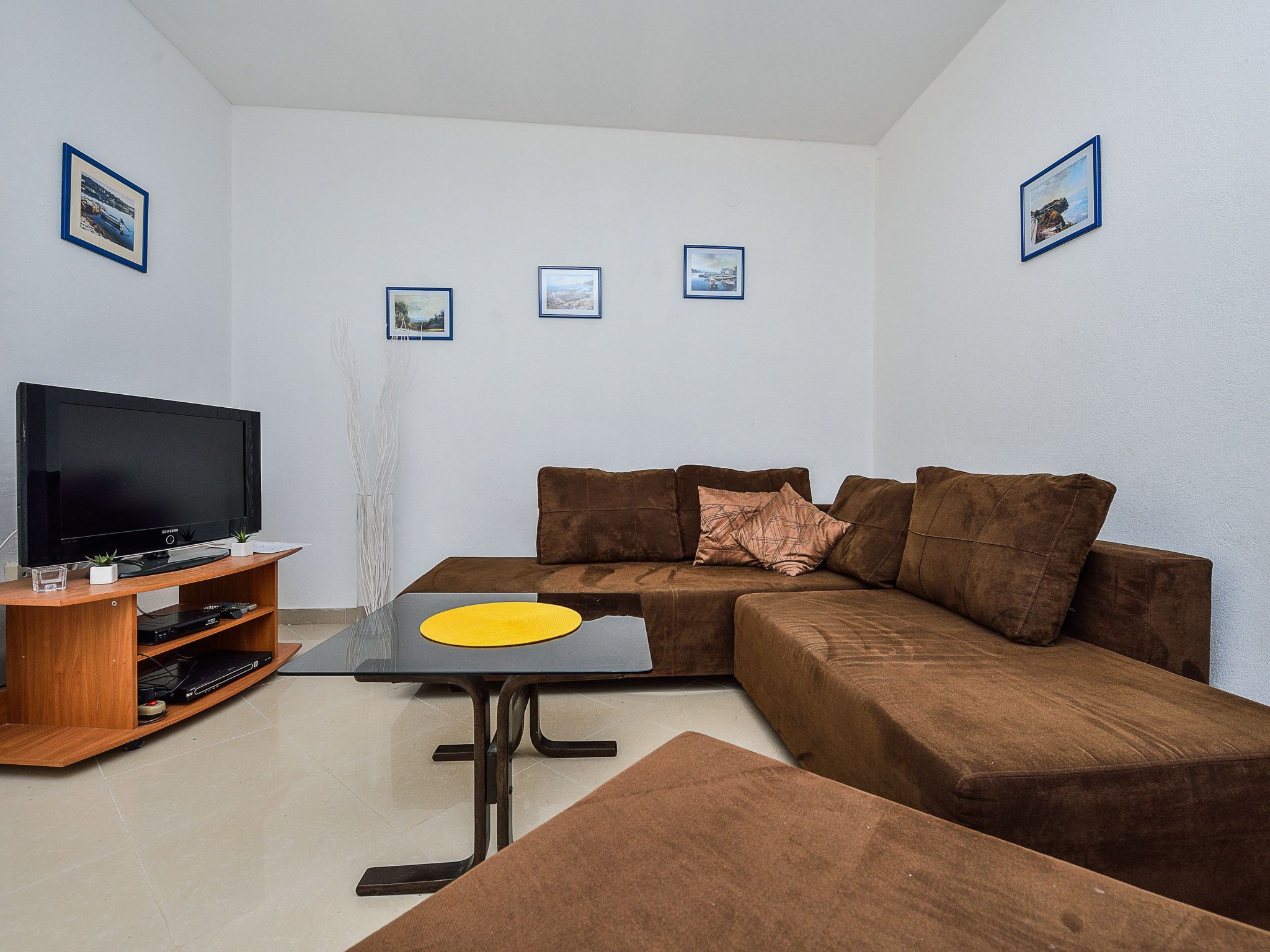 "Sakarun" mit Blick auf das Wasser-Image-tags.info