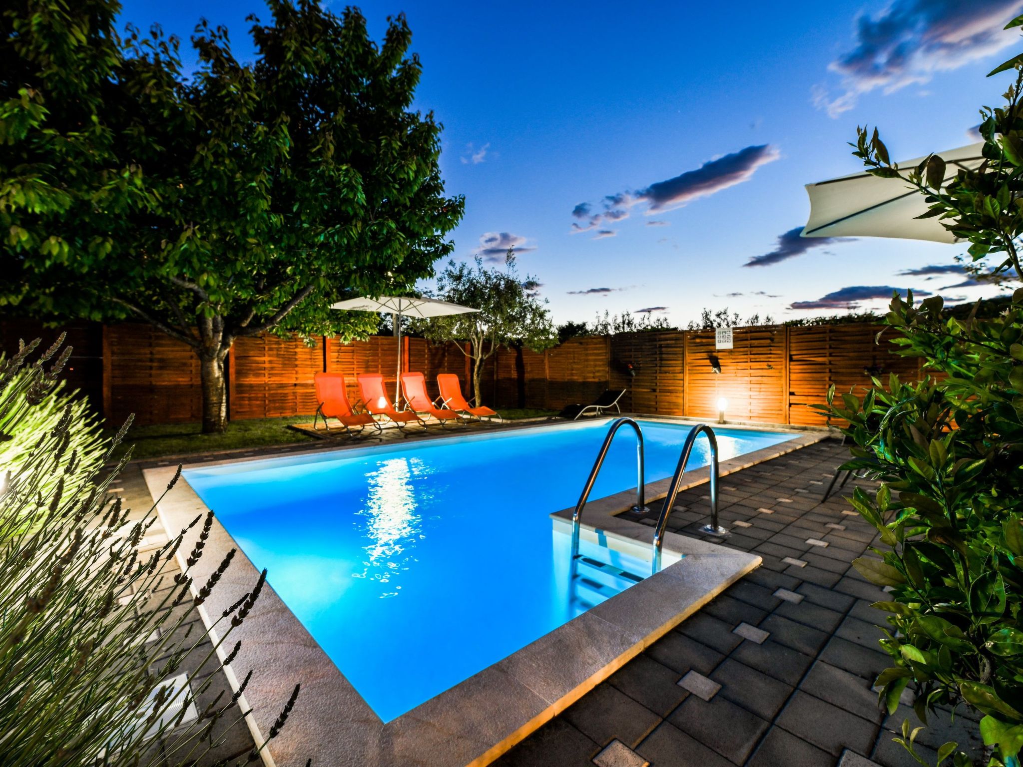 Charmantes Ferienhaus in Donje Rastane-Drinnen