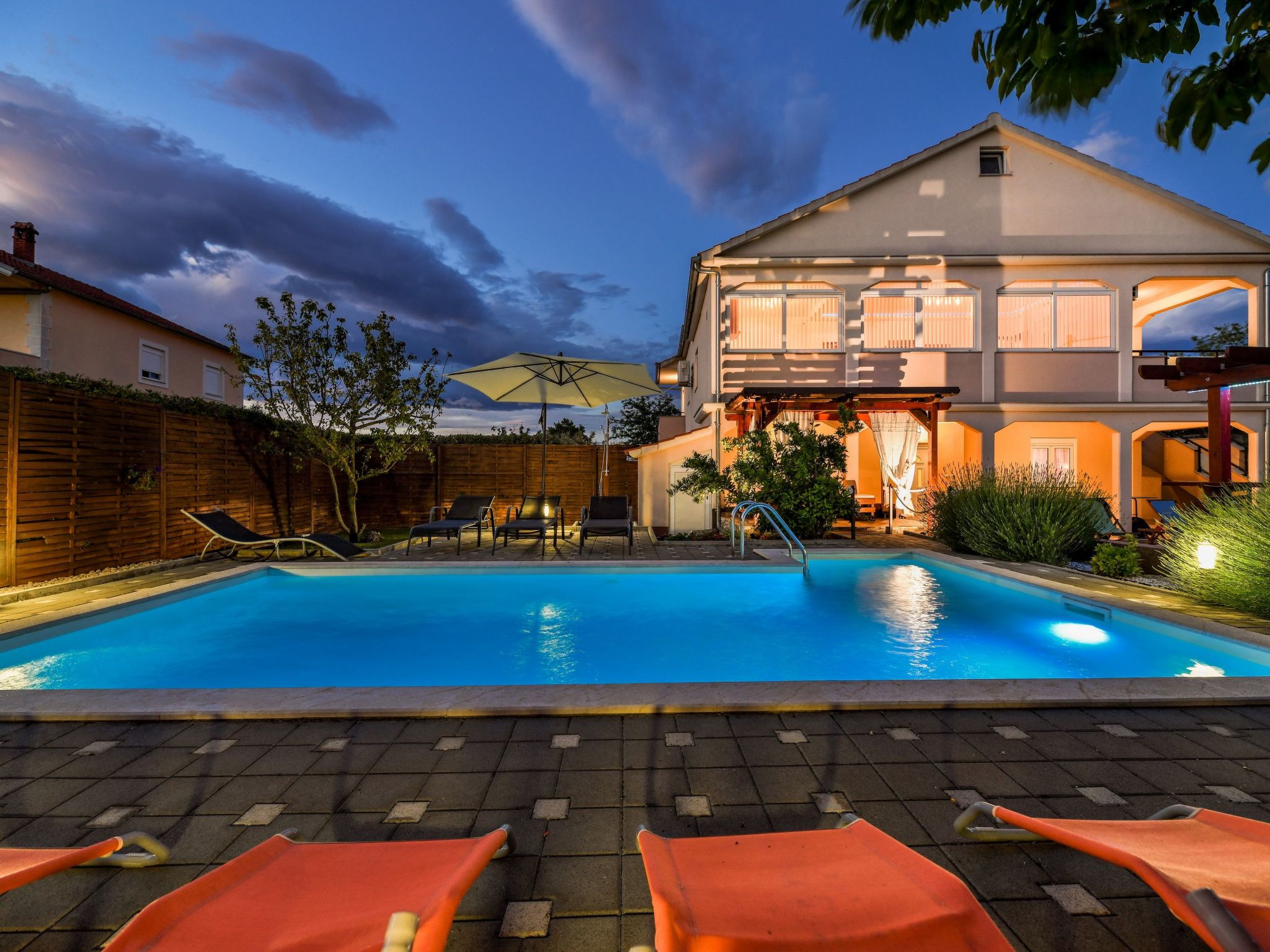 Charmantes Ferienhaus in Donje Rastane-Drinnen