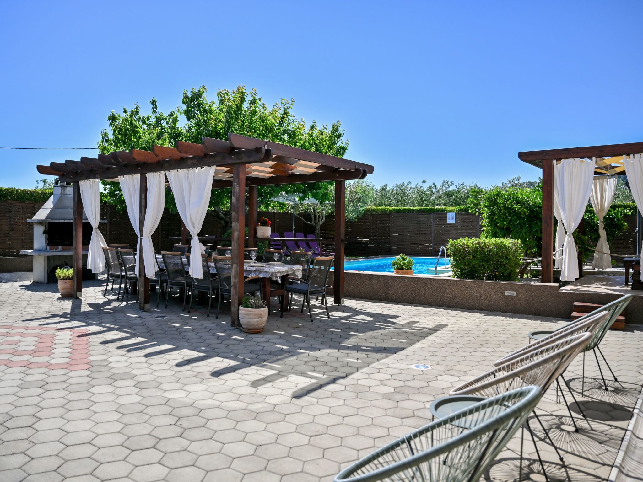 Charmantes Ferienhaus in Donje Rastane-Drinnen