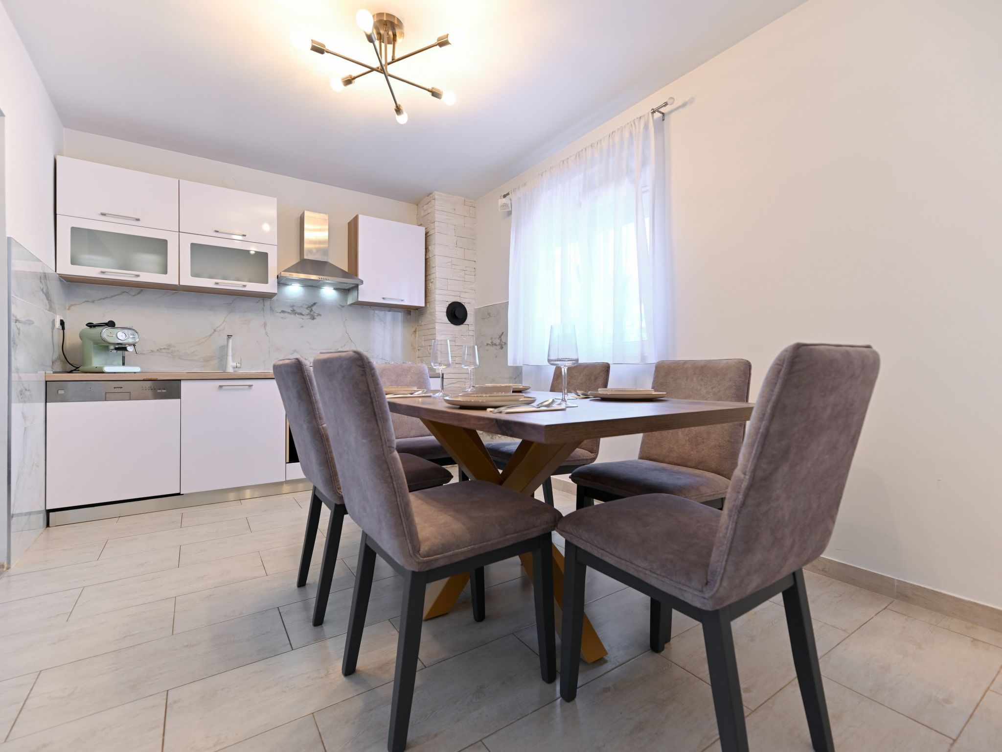 Charmantes Ferienhaus in Donje Rastane-Drinnen