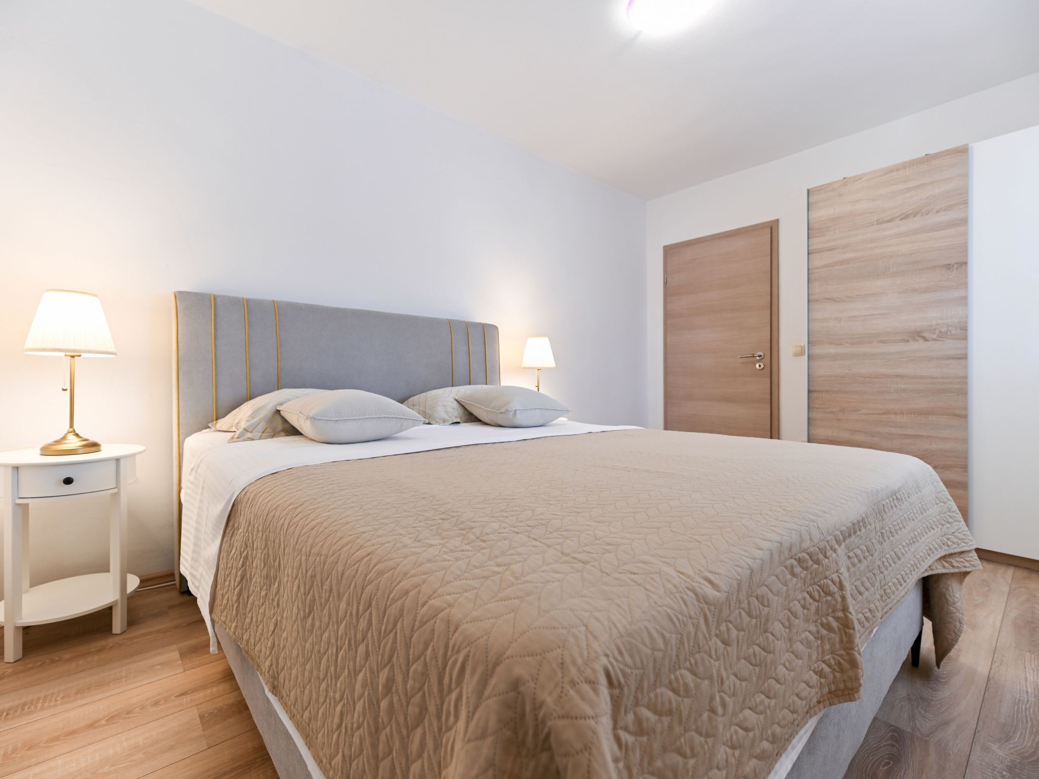 Charmantes Ferienhaus in Donje Rastane-Drinnen