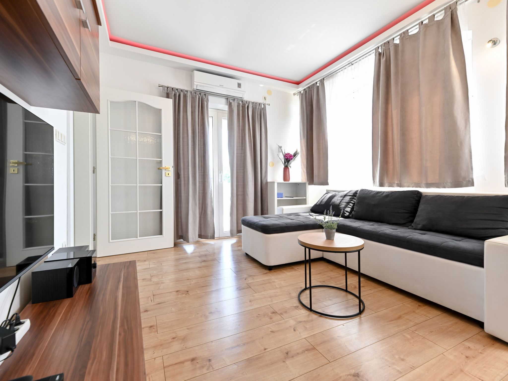 Charmantes Ferienhaus in Donje Rastane-Drinnen