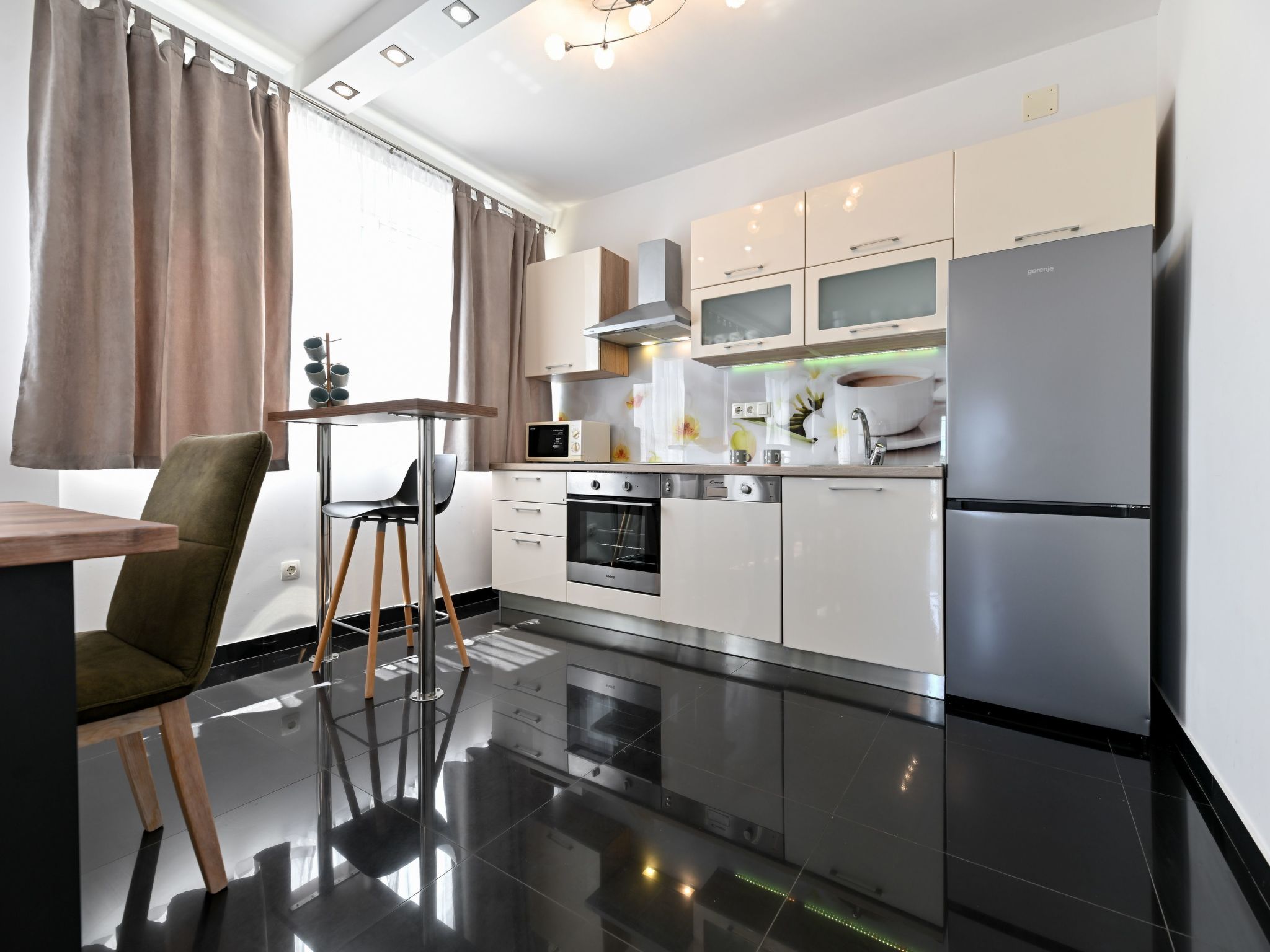 Charmantes Ferienhaus in Donje Rastane-Drinnen