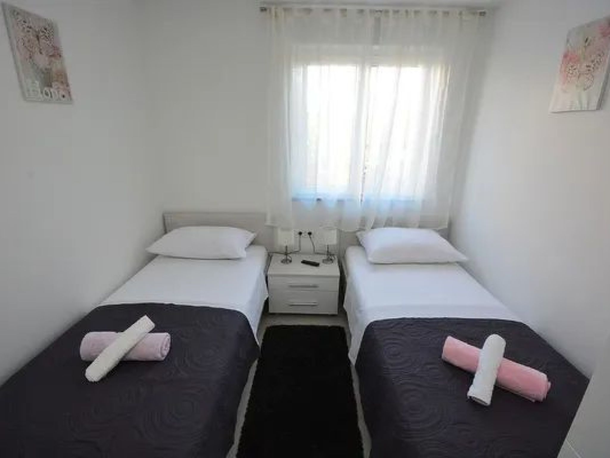 1 mit Schwimmbad und Garten-Inside