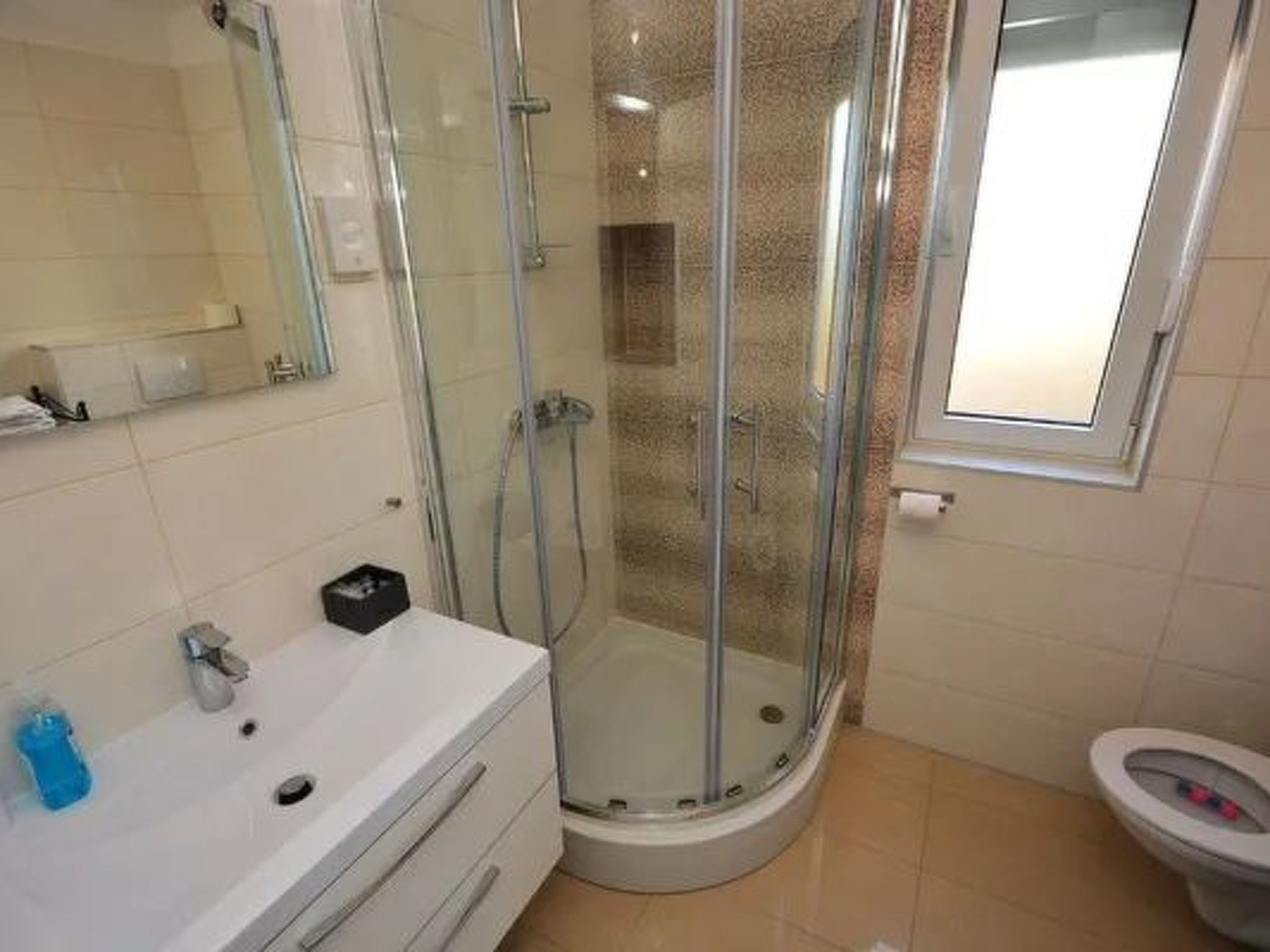 1 mit Schwimmbad und Garten-Inside